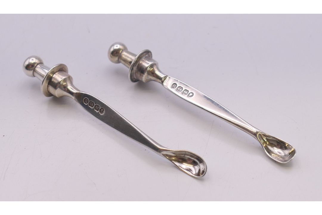 A pair of Victorian silver ear wax spoons. 6.5 cm high. - Image 1 of 4