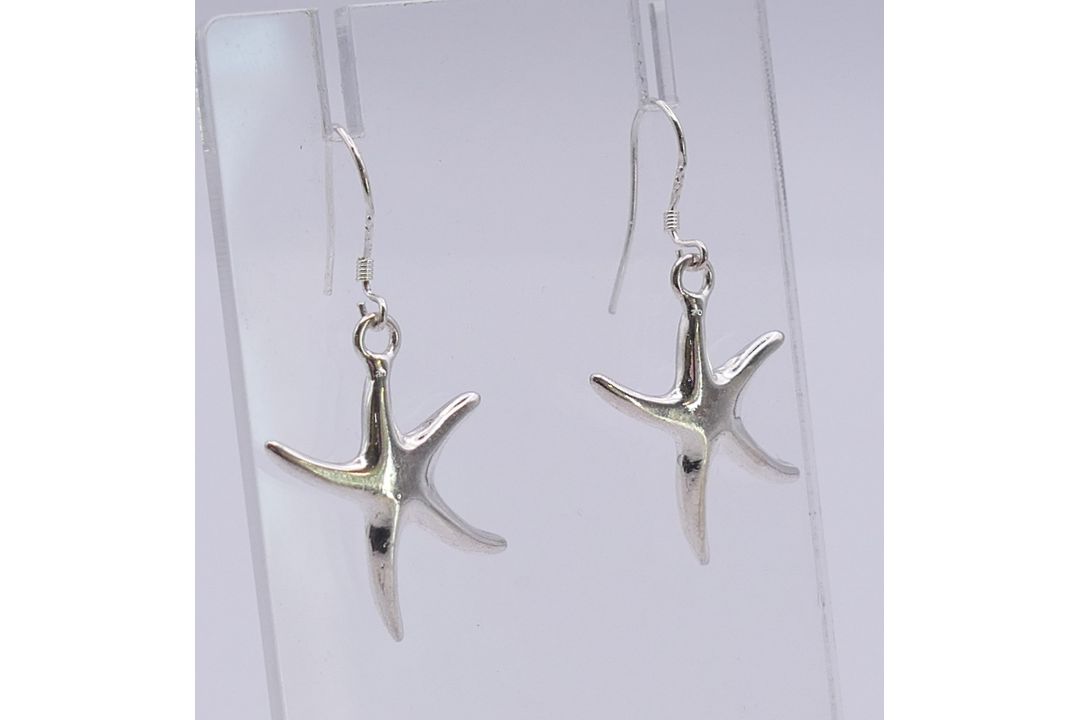 Four pairs of silver earrings. Sunflower earrings approximately 2 cm diameter. - Image 3 of 13