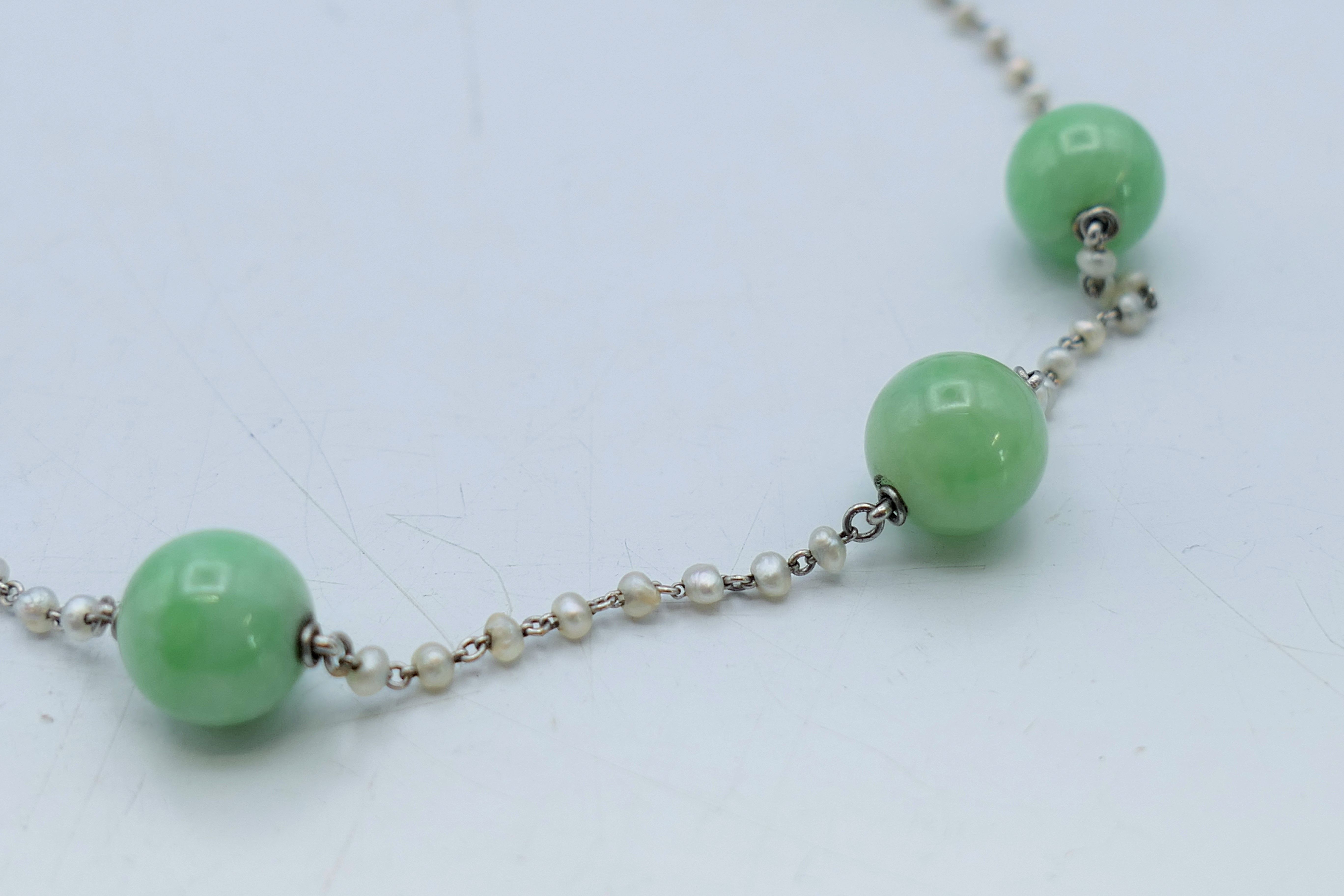 A platinum seed pearl and jade bead necklace. 43 cm long. - Image 2 of 5