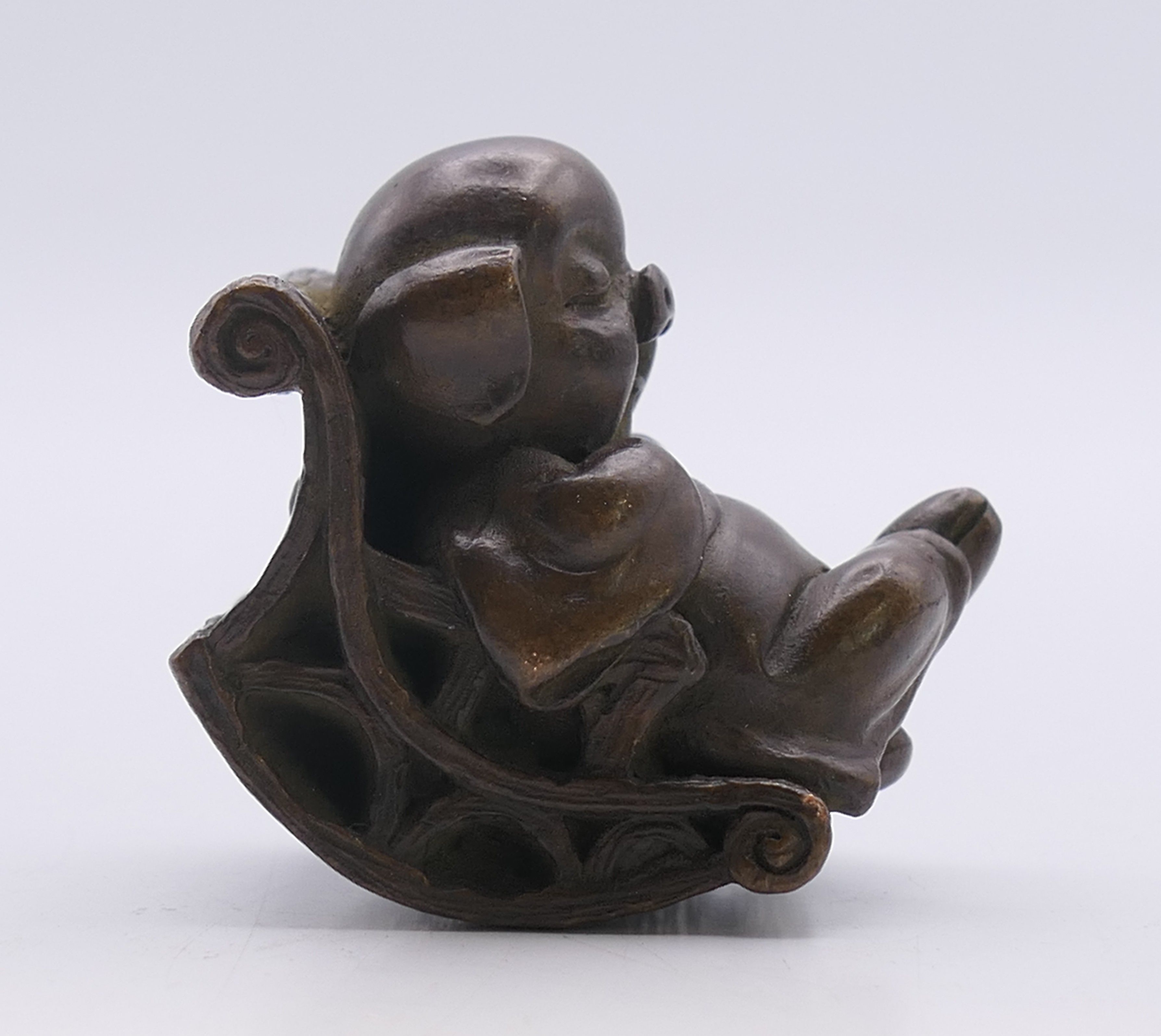 A pair of bronze seated pigs. Larger 4.5 cm high. - Image 6 of 7