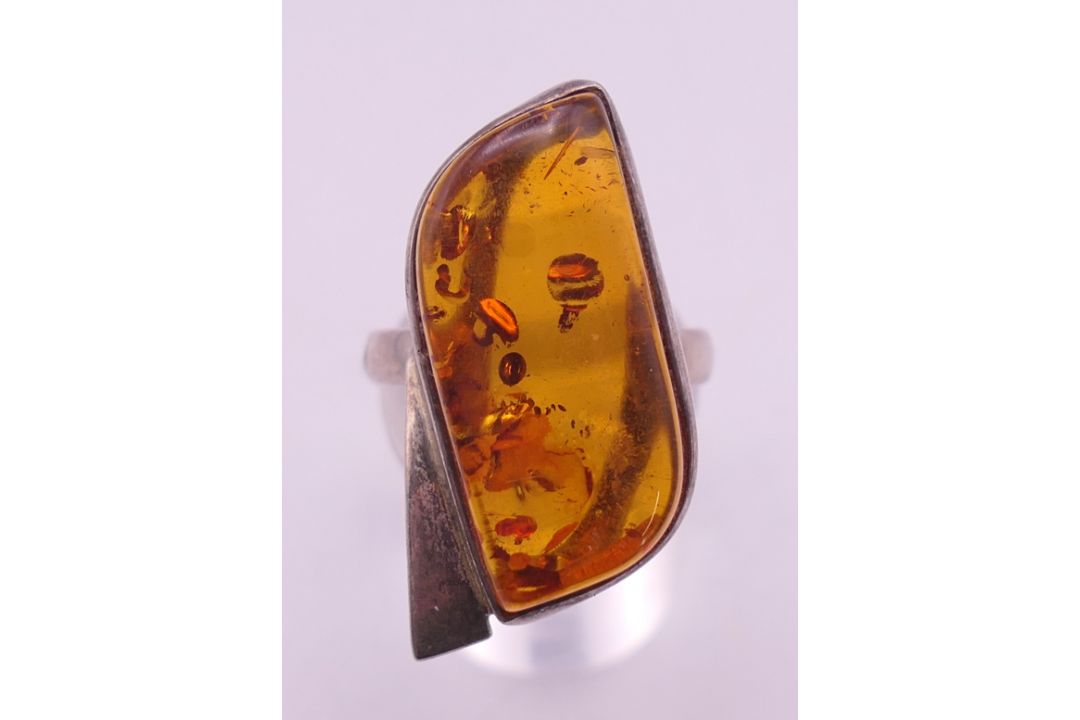 Two silver and amber rings and a cross pendant. Pendant 2.5 cm high. - Image 8 of 10