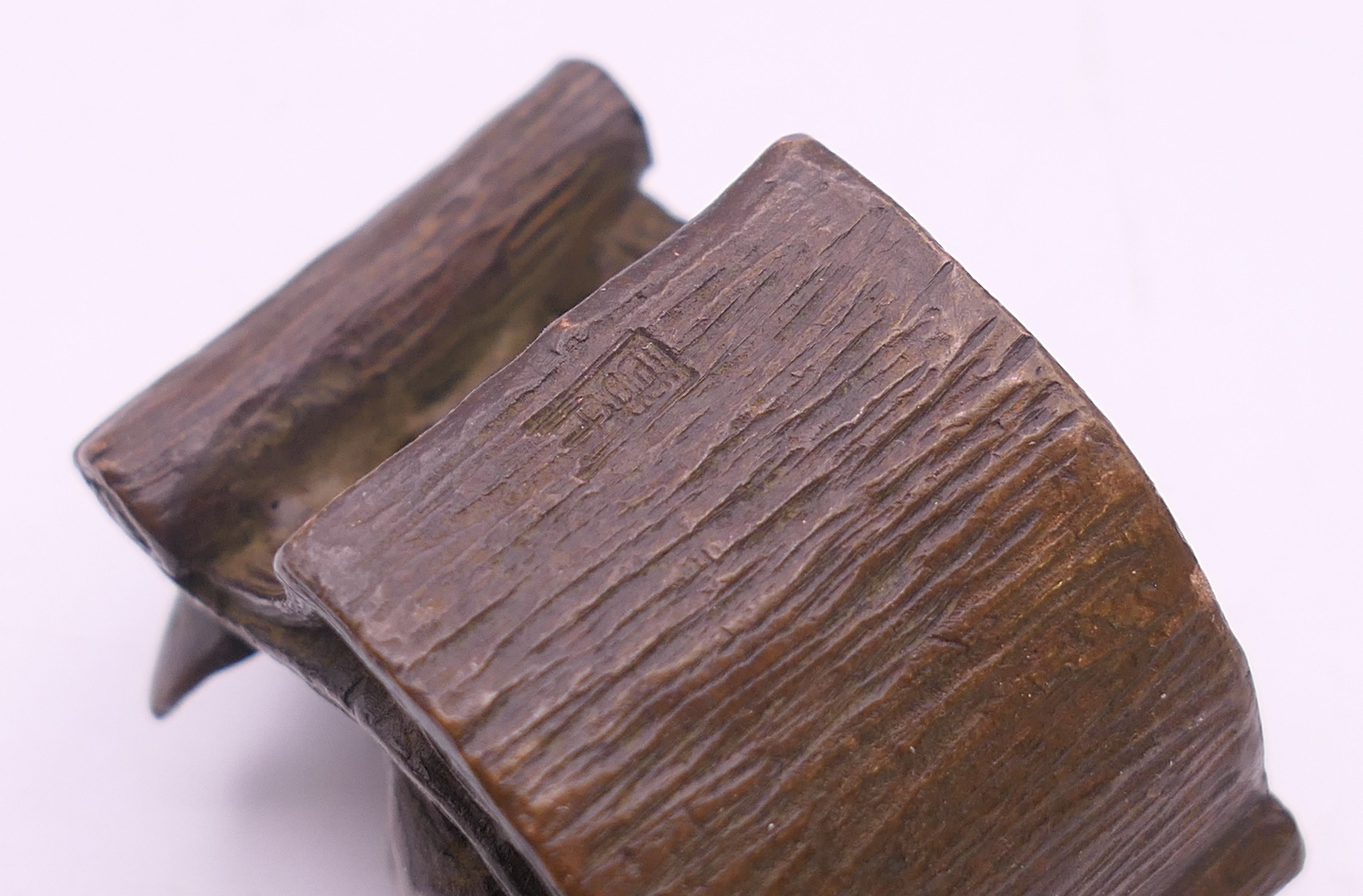 A pair of bronze seated pigs. Larger 4.5 cm high. - Image 4 of 7