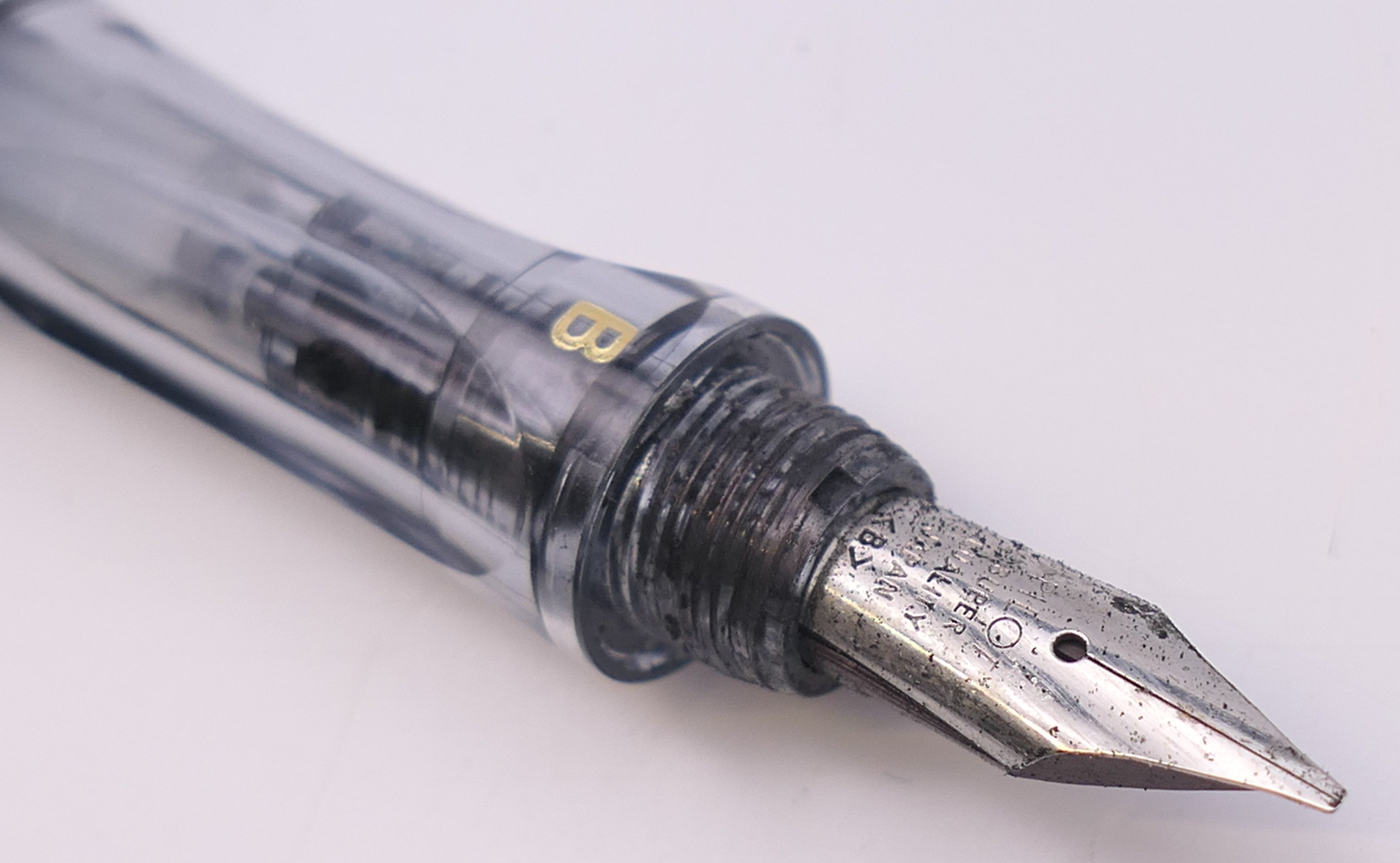 A collection of pens, to include a Waterman fountain pen and case, - Image 32 of 32