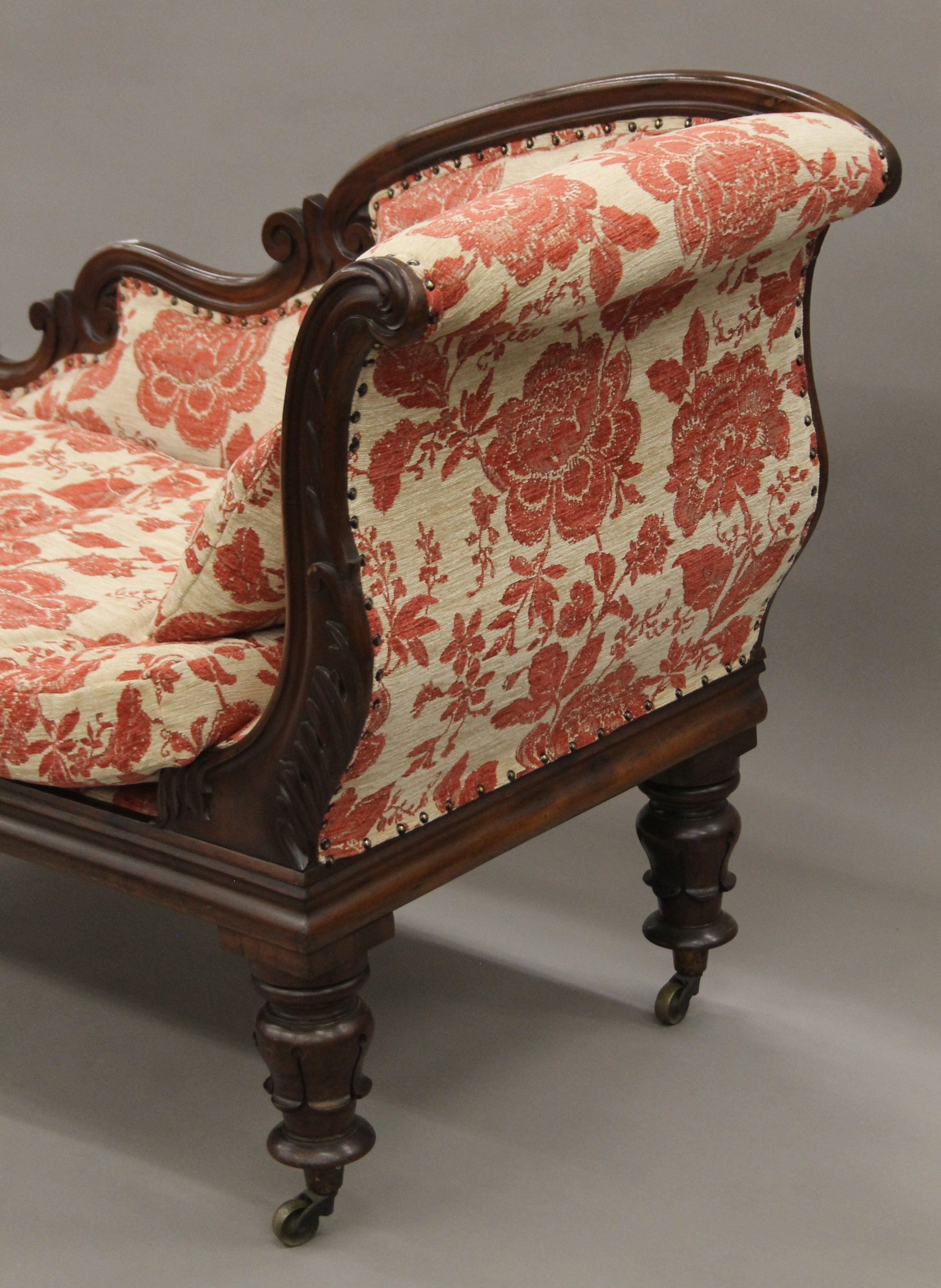 A 19th century mahogany upholstered chaise lounge. 125 cm long. - Image 3 of 4