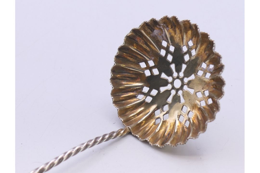 A Victorian silver gilt apostle sifter spoon. 9.5 cm high. - Image 3 of 4