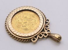 A 1914 half sovereign in a 9 ct gold pendant mount. 3.5 cm high including suspension loop. 7.