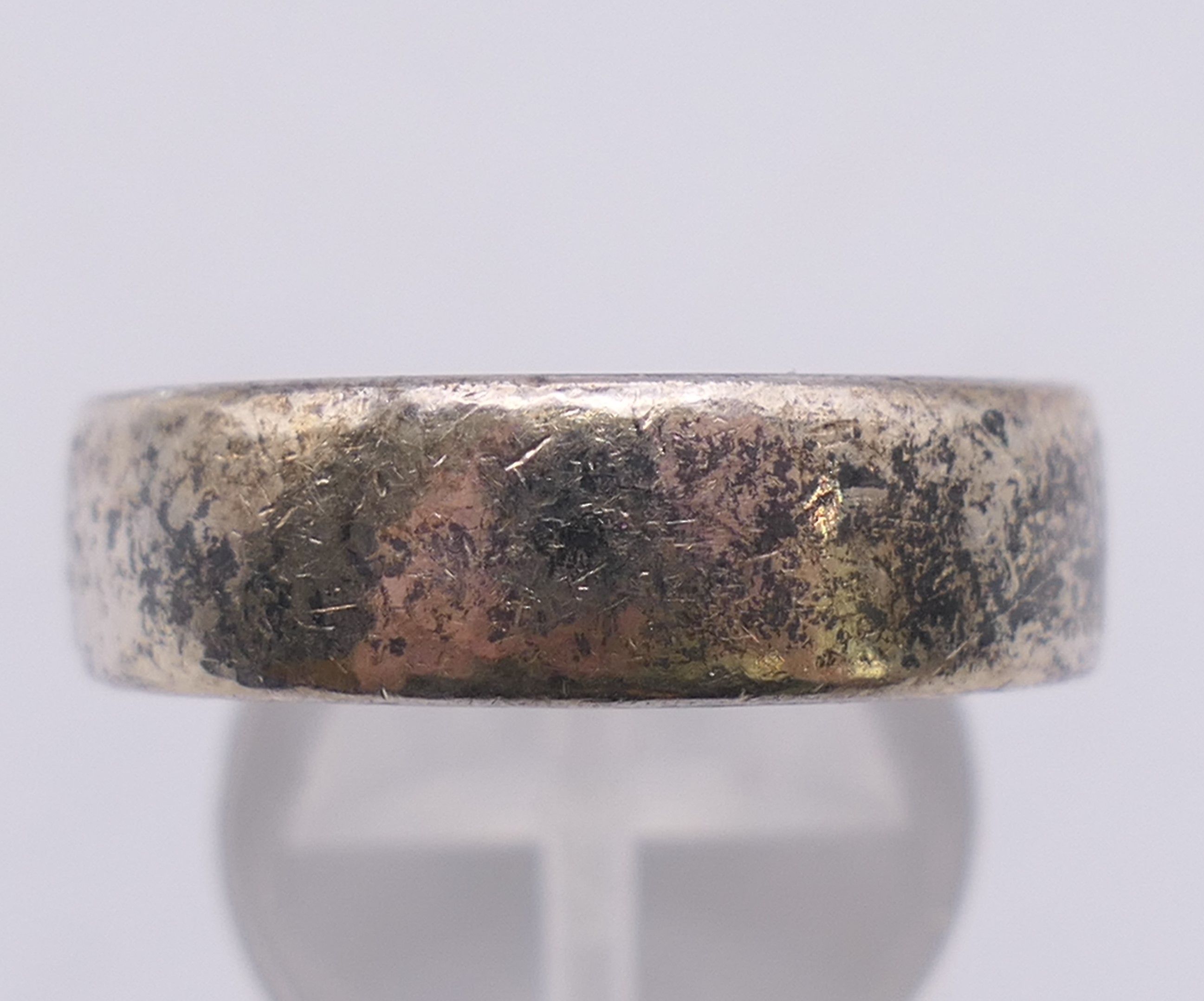 Four silver rings. Green stone ring size P. - Image 5 of 13