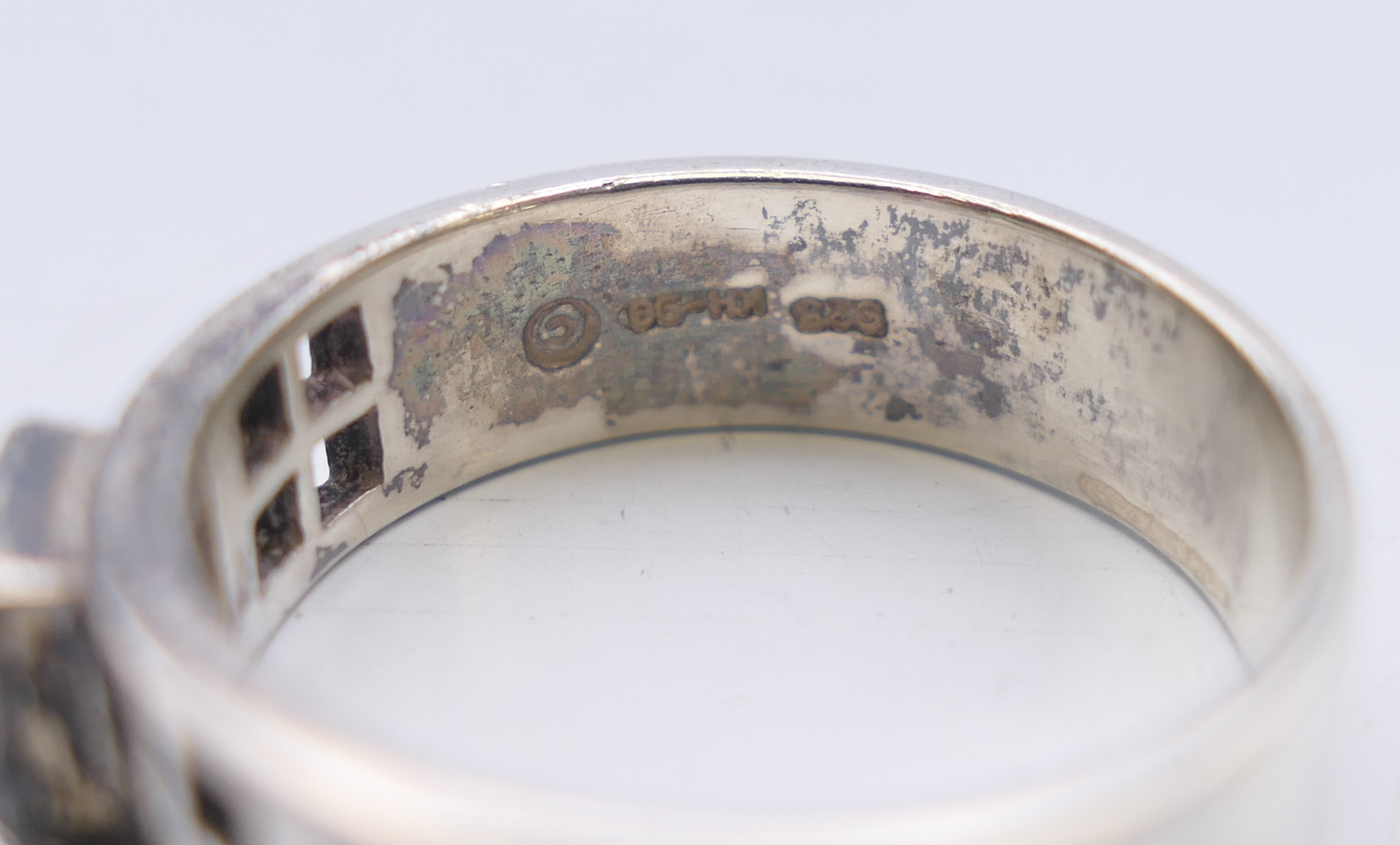 Four silver rings. Green stone ring size P. - Image 13 of 13