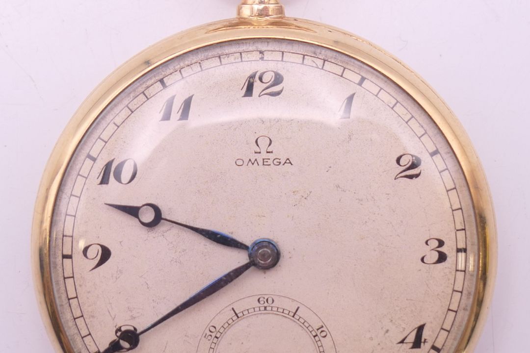 A 9 ct gold Omega open face pocket watch. 4.5 cm diameter. 63 grammes total weight. - Image 2 of 8