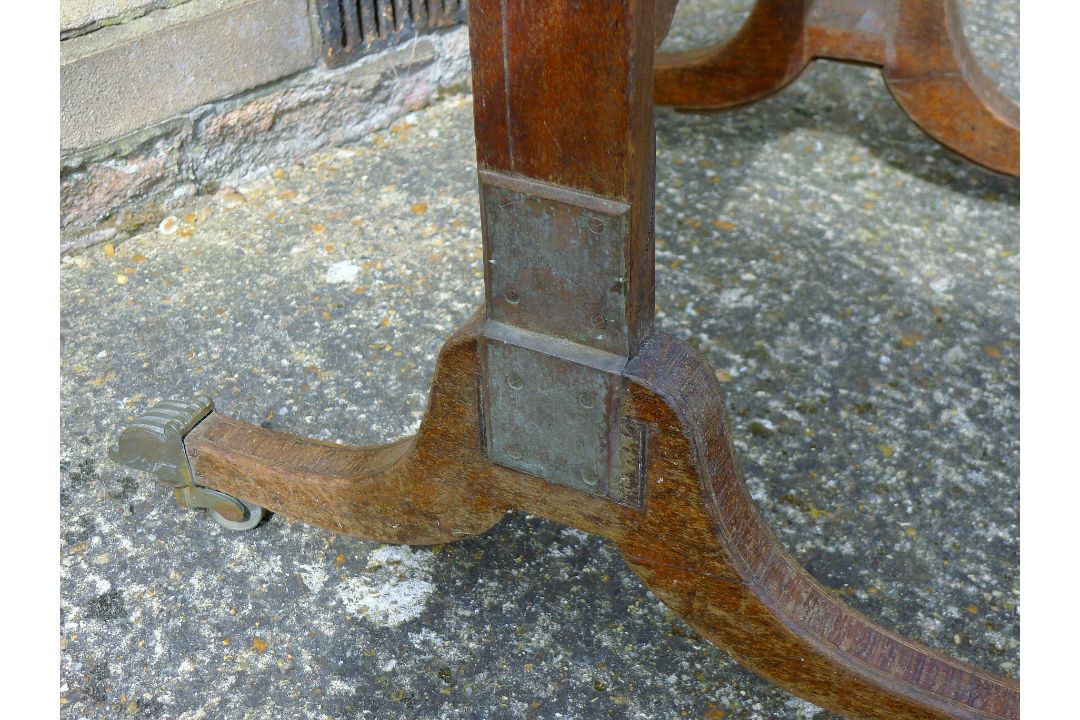A 19th century mahogany fire screen on splay legs with three sliding panels. 54 cm wide. - Image 4 of 5
