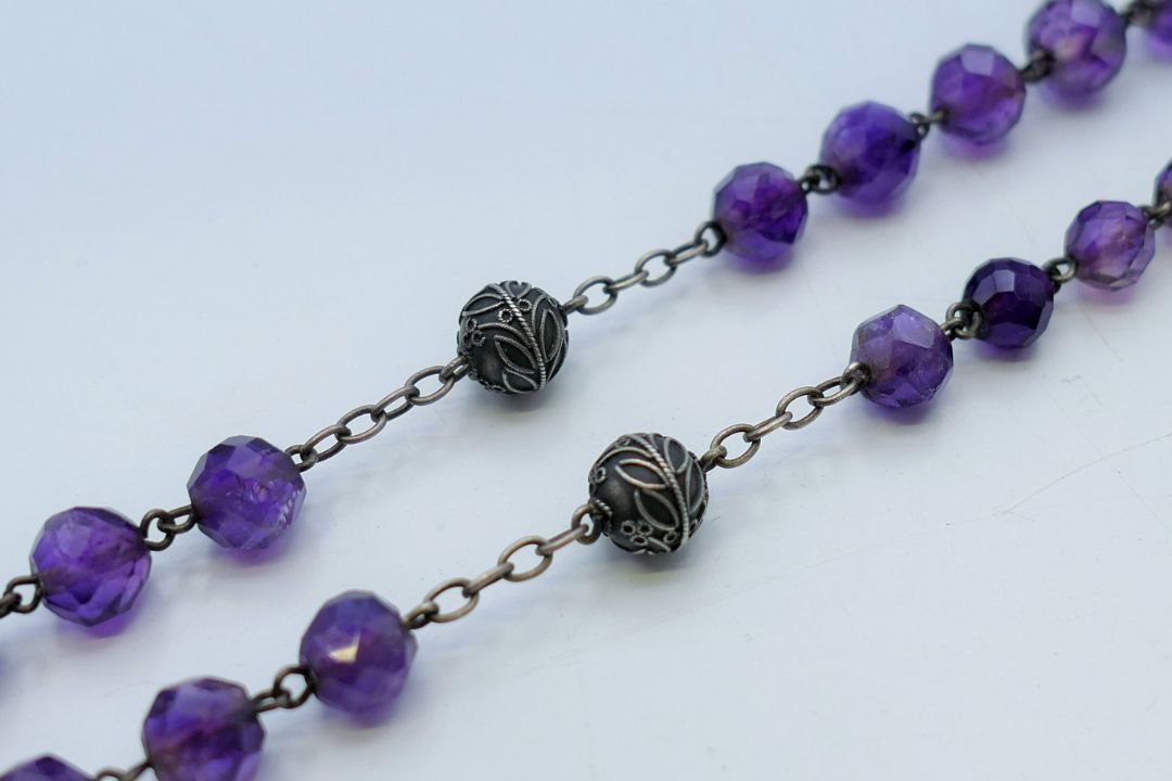 An amethyst bead necklace. 76 cm long. - Image 3 of 4