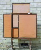 A 19th century mahogany fire screen on splay legs with three sliding panels. 54 cm wide.