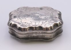 A silver pill/snuff box. 5.5 x 4 x 1.5 cm.