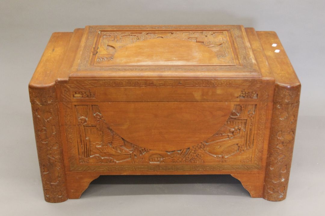 An Eastern camphor wood trunk. 100 cm wide. - Image 1 of 5