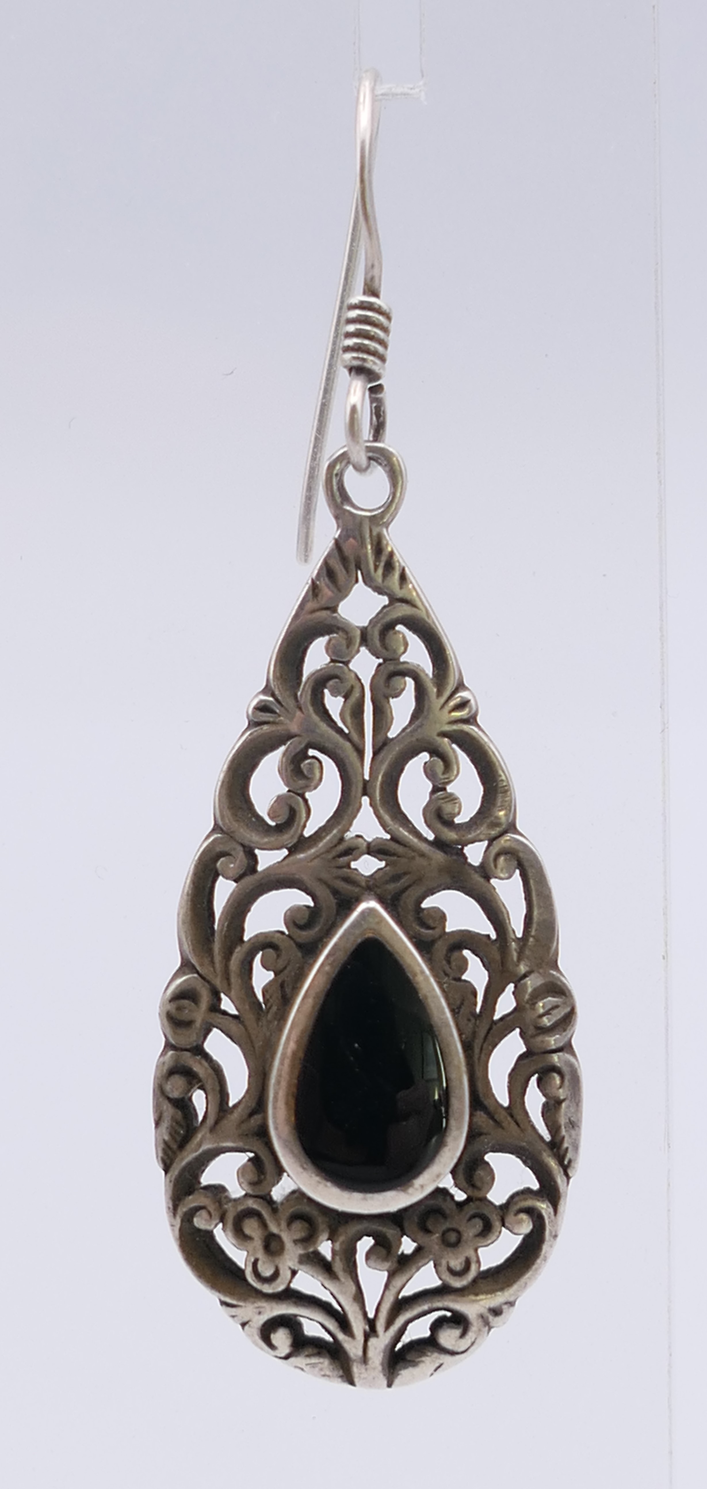A pair of silver earrings set with black onyx. 4 cm high. - Image 3 of 4