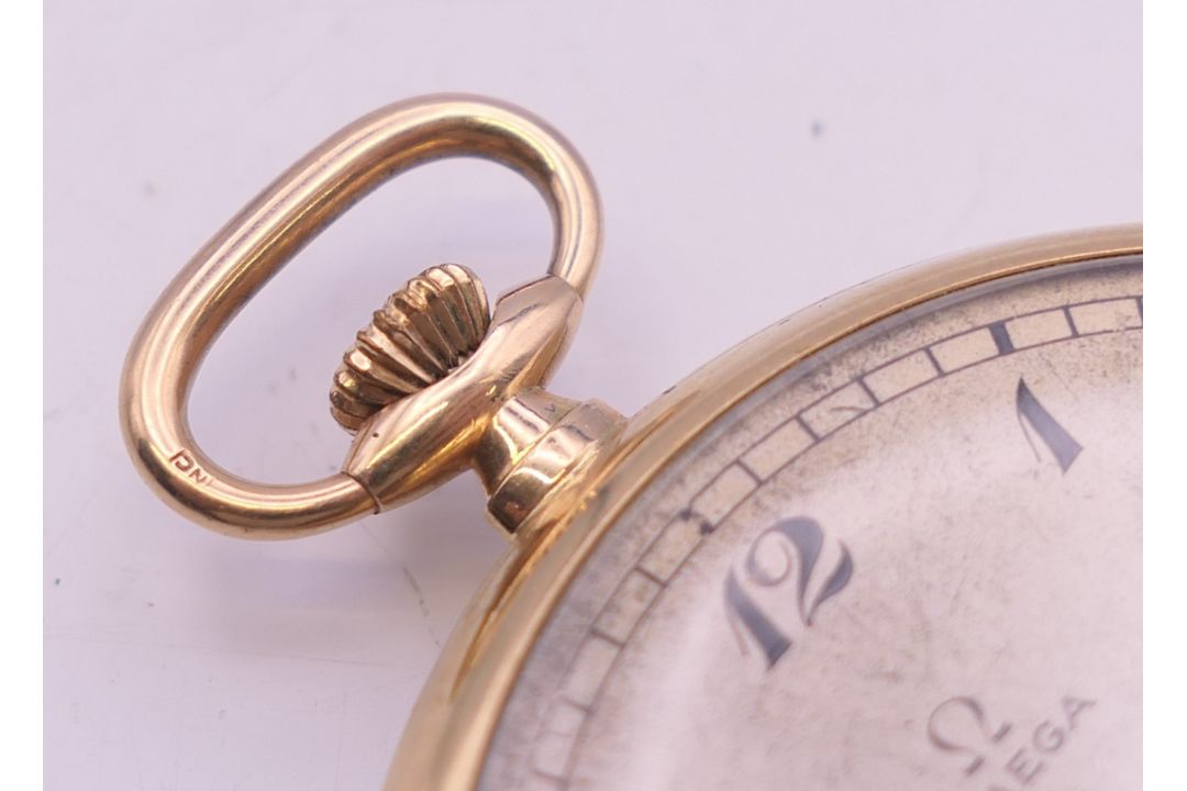A 9 ct gold Omega open face pocket watch. 4.5 cm diameter. 63 grammes total weight. - Image 4 of 8