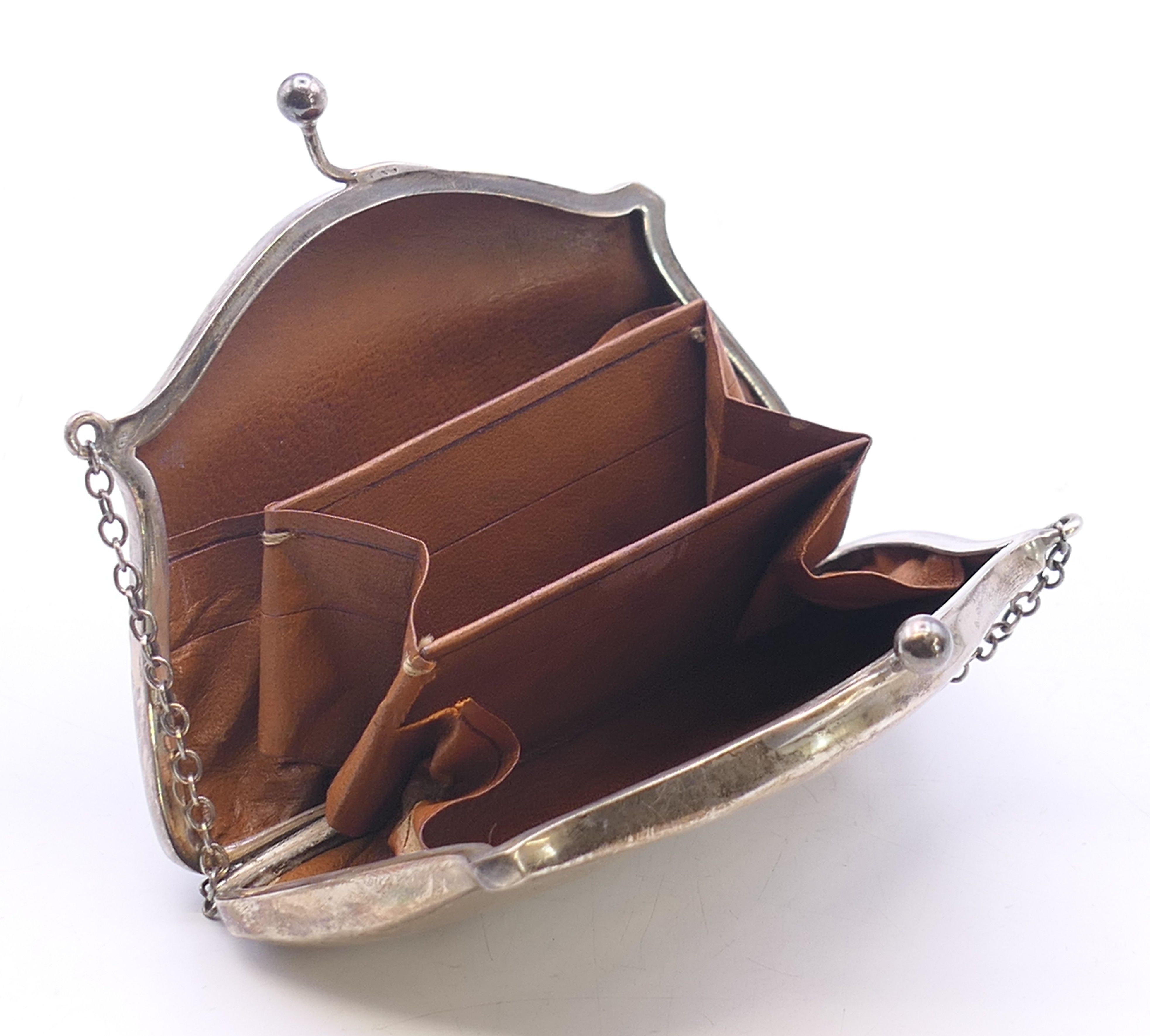 A silver purse. 8 cm x 10 cm. 72 grammes total weight. - Image 6 of 6