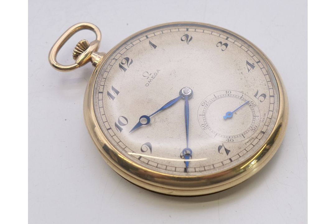 A 9 ct gold Omega open face pocket watch. 4.5 cm diameter. 63 grammes total weight. - Image 3 of 8