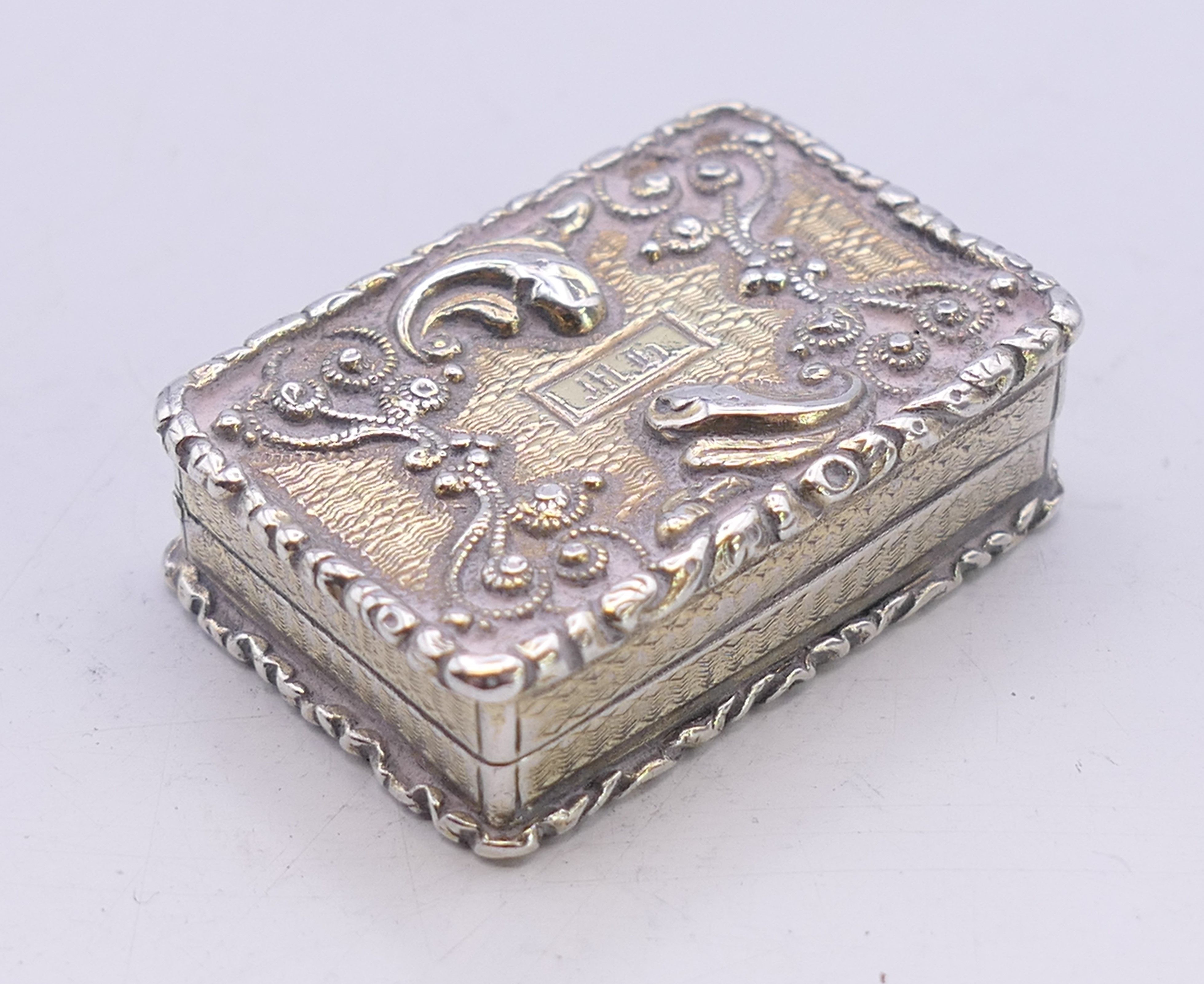 A Georgian silver gilt vinaigrette. 3.5 cm x 2.5 cm.