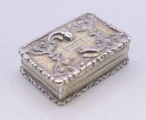 A Georgian silver gilt vinaigrette. 3.5 cm x 2.5 cm.