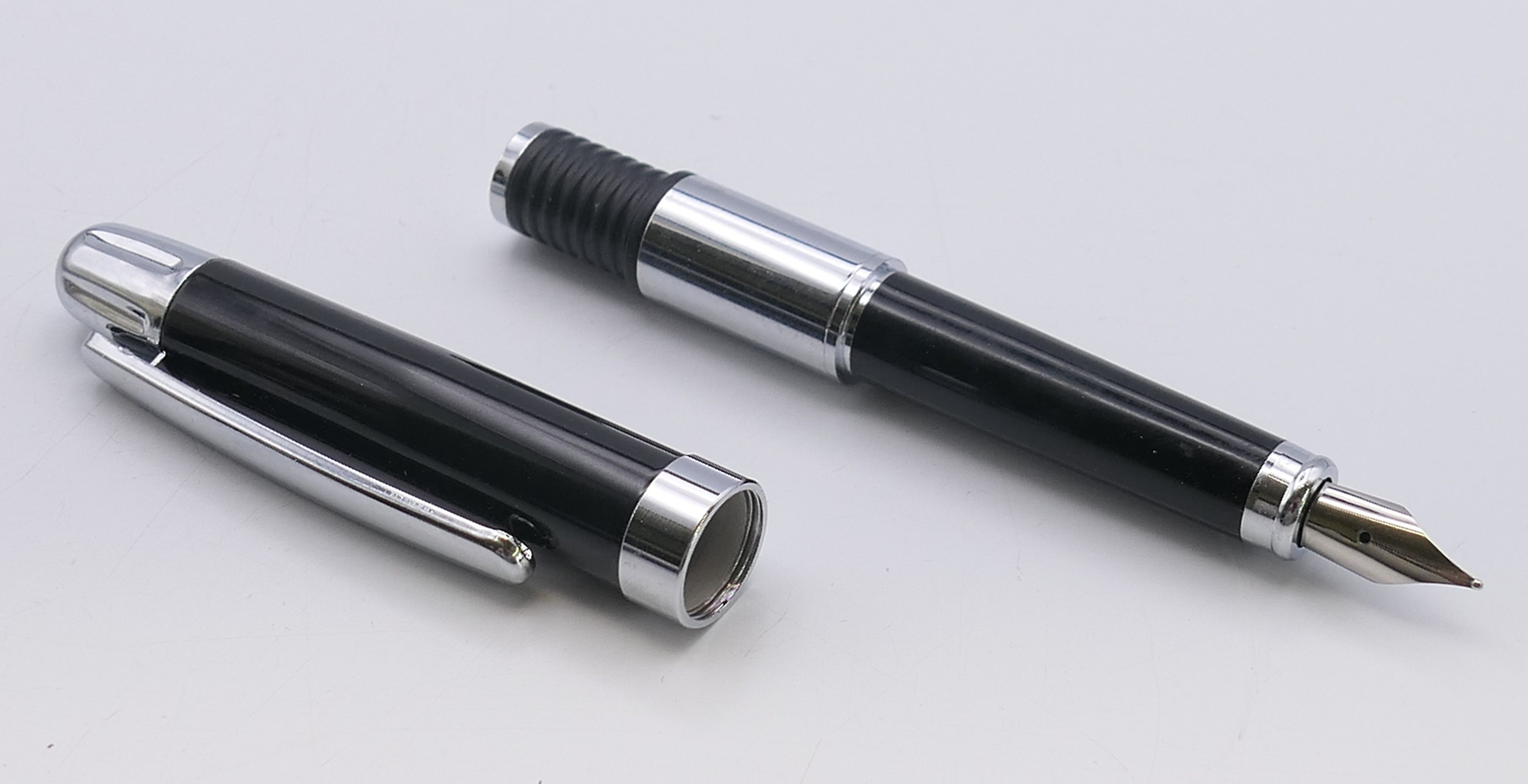 A collection of pens, to include a Waterman fountain pen and case, - Image 10 of 32