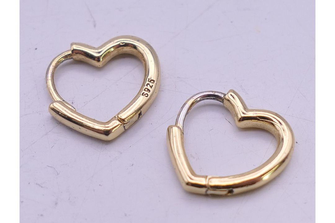 Four pairs of silver earrings. Sunflower earrings approximately 2 cm diameter. - Image 9 of 13