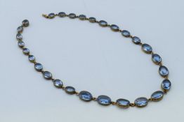 A vintage graduated blue stone necklace. 40 cm long.