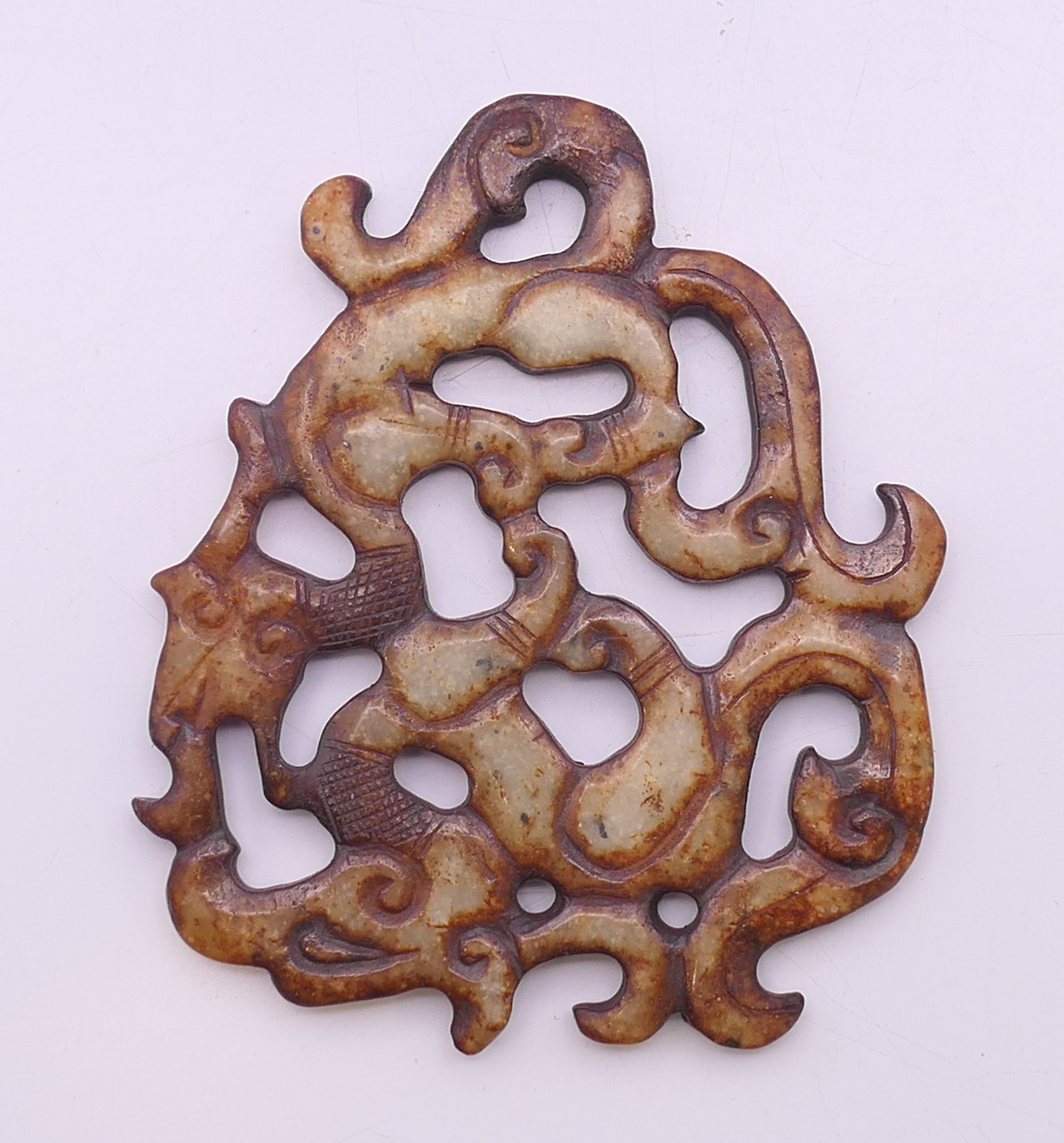A jade pig and a jade pendant carving. Pig 2.5 cm high, pendant 9.5 x 8.5 cm. - Image 4 of 8