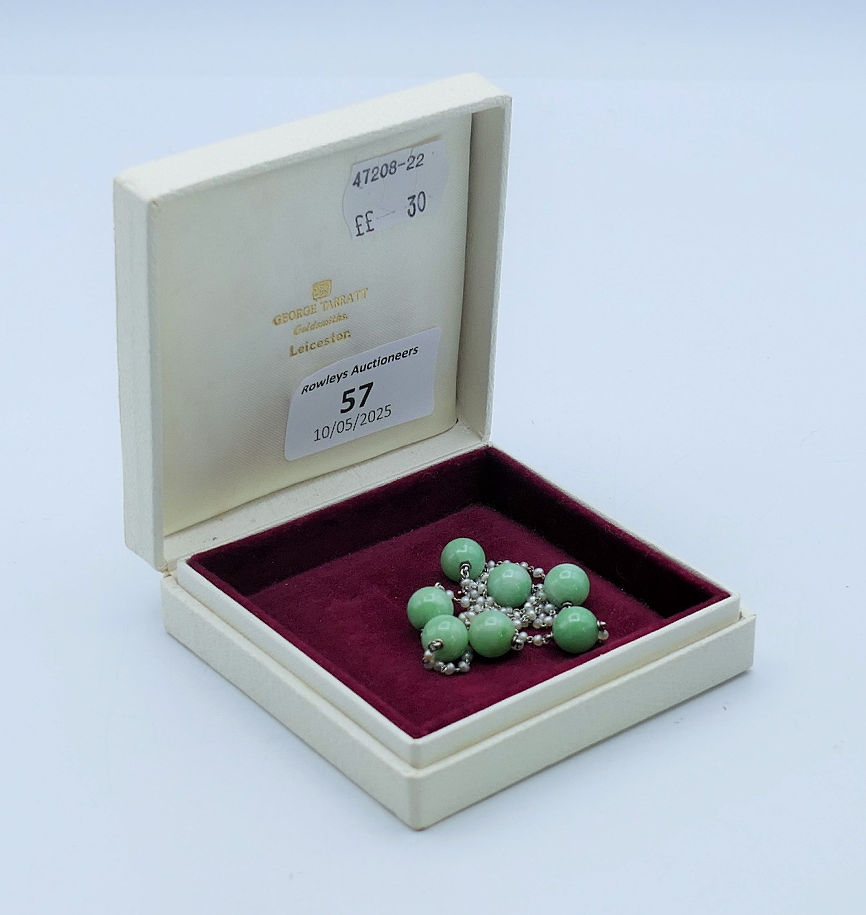 A platinum seed pearl and jade bead necklace. 43 cm long. - Image 5 of 5