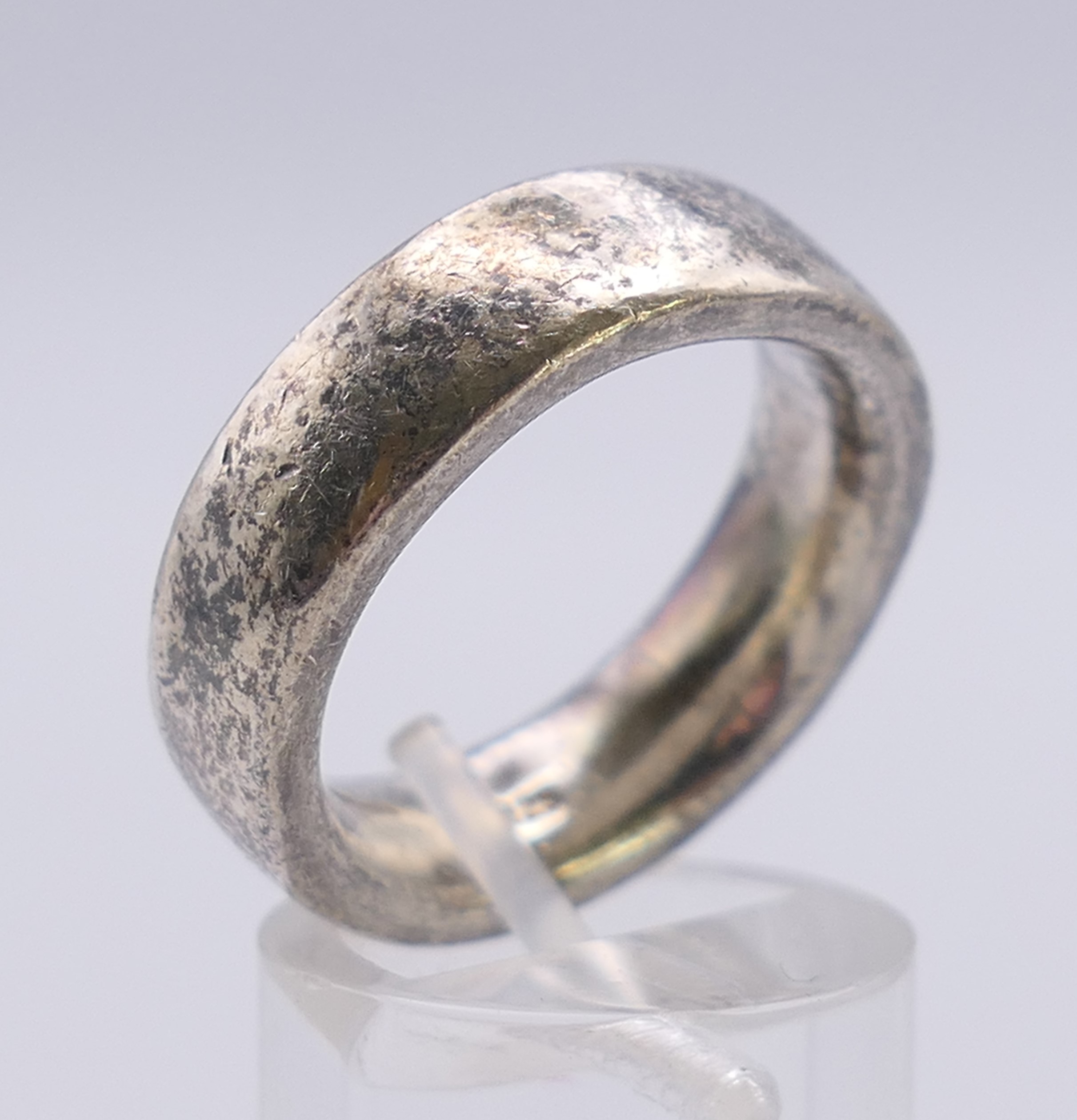 Four silver rings. Green stone ring size P. - Image 6 of 13