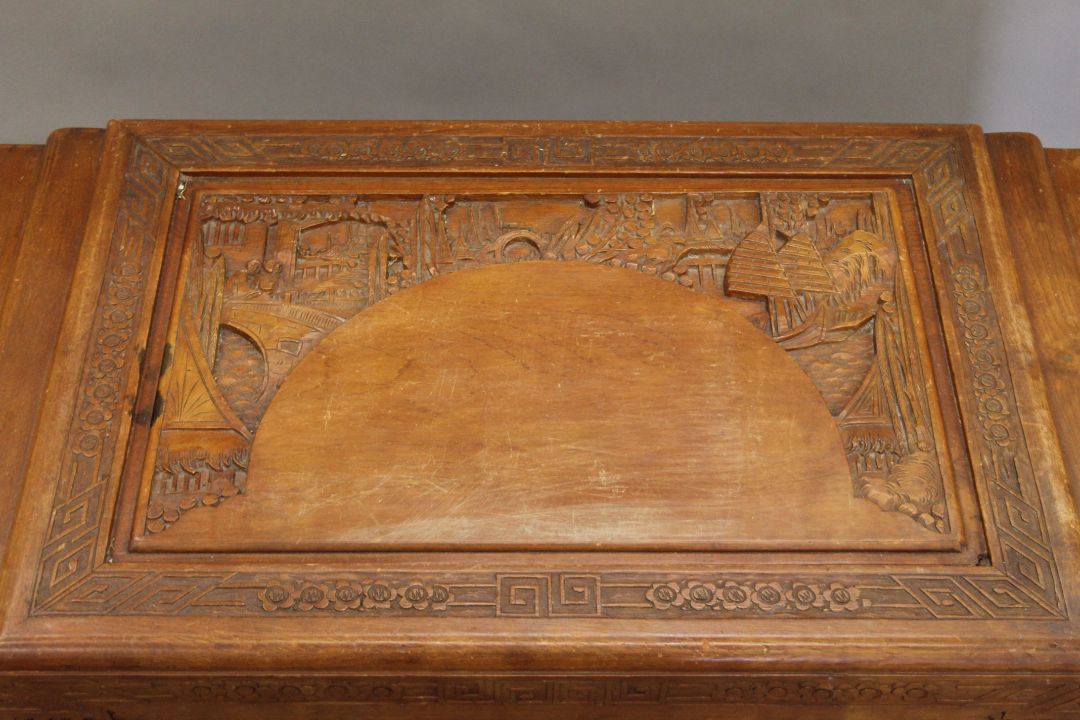 An Eastern camphor wood trunk. 100 cm wide. - Image 3 of 5