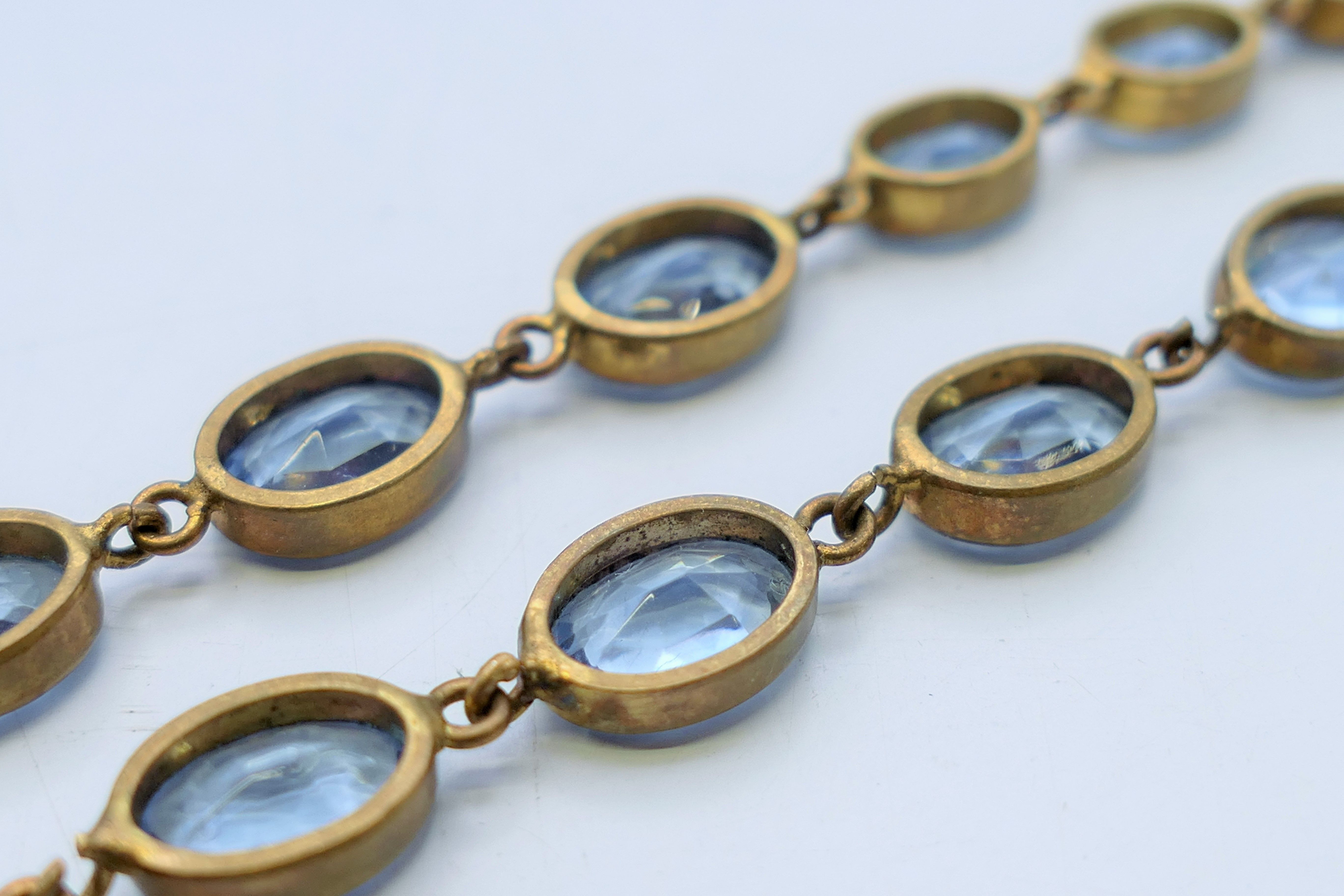 A vintage graduated blue stone necklace. 40 cm long. - Image 5 of 5