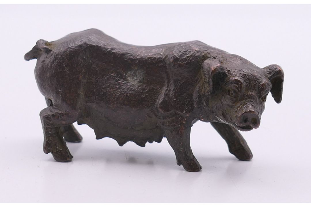 A small bronze pig. 3.5 cm high. - Image 1 of 4