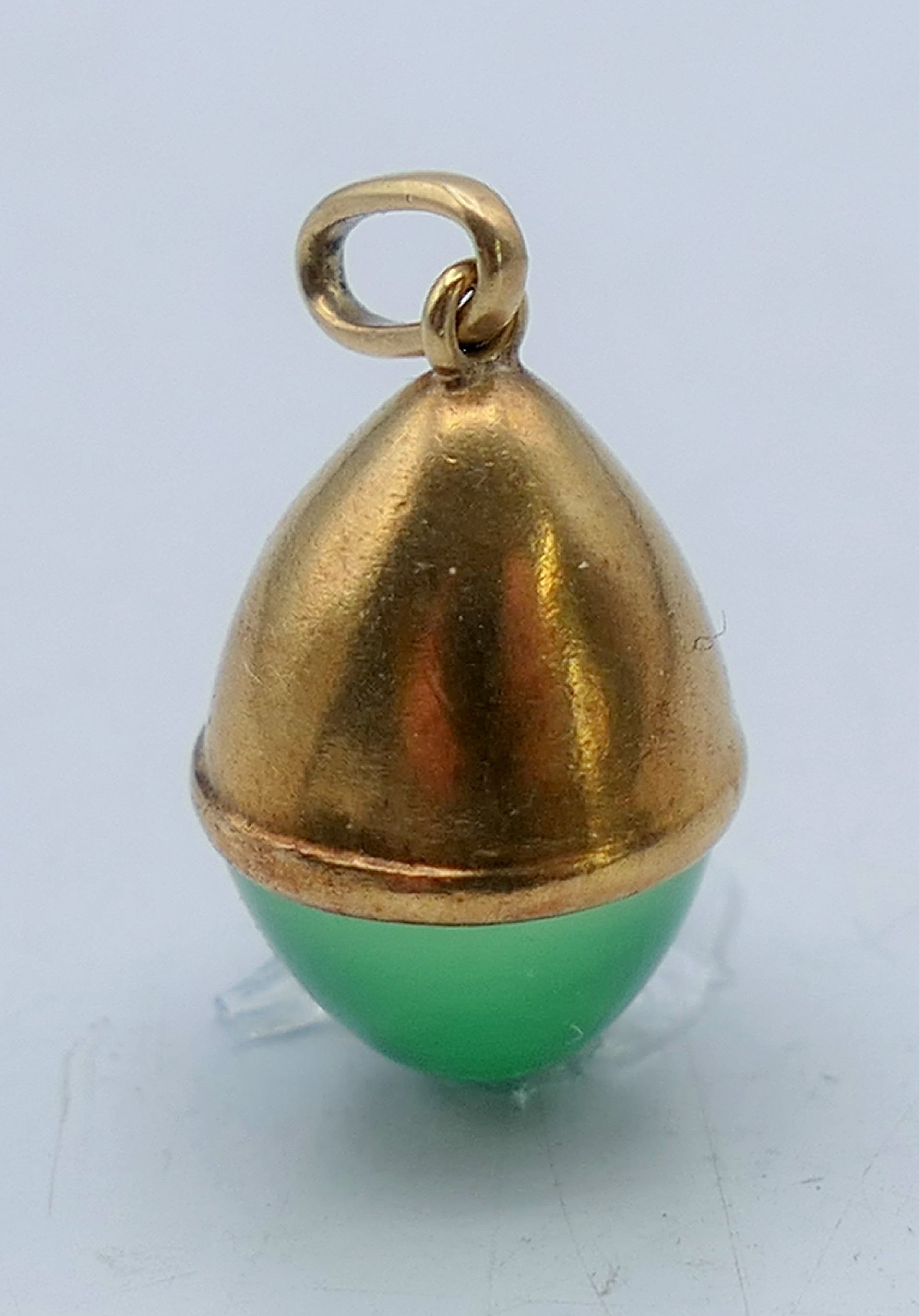 An 18 ct gold (tested) gold pendant. 1.5 cm high. - Image 2 of 3
