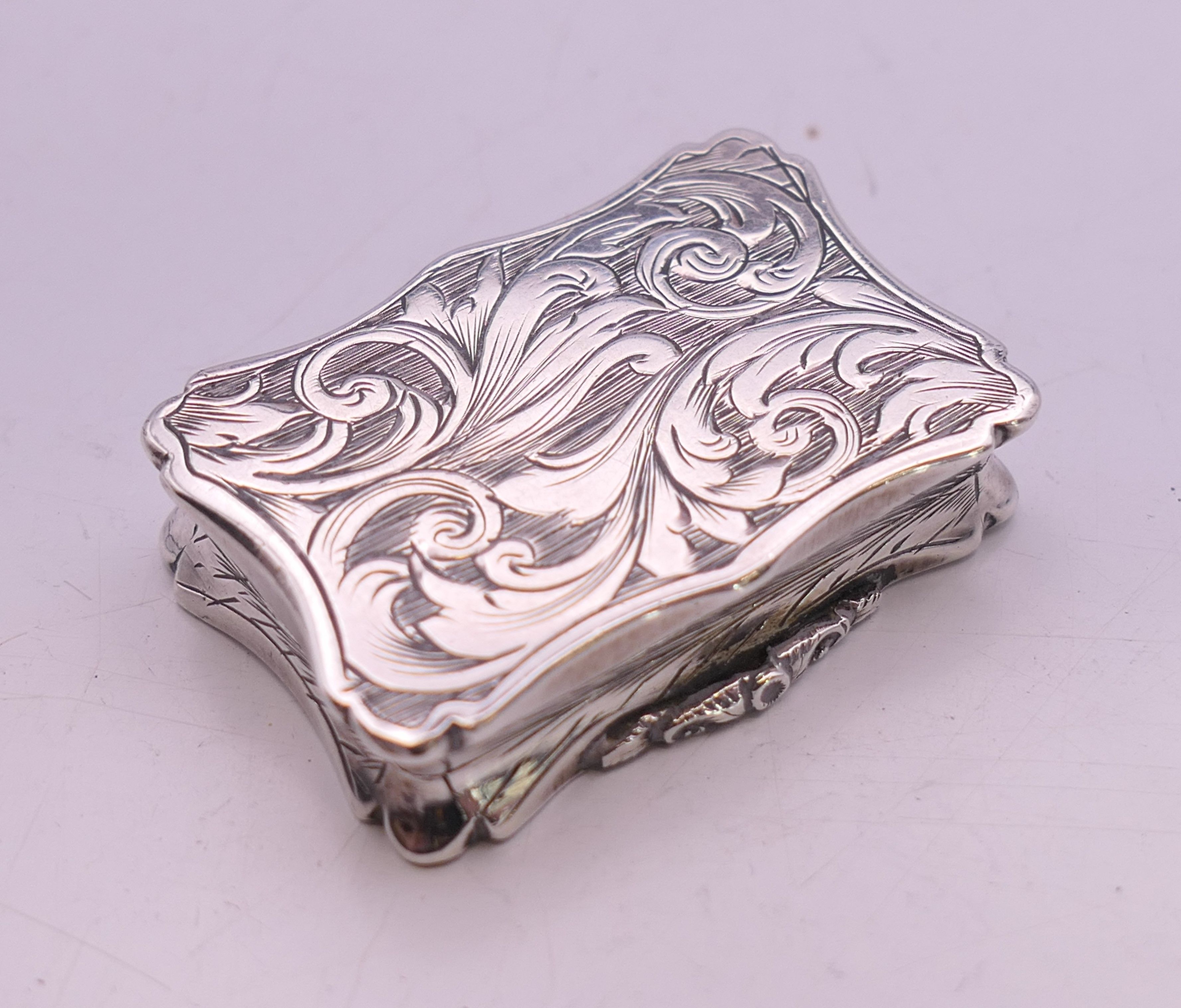 Two Victorian silver vinaigrettes. The larger 3.75 cm x 2.5 cm. - Image 5 of 9