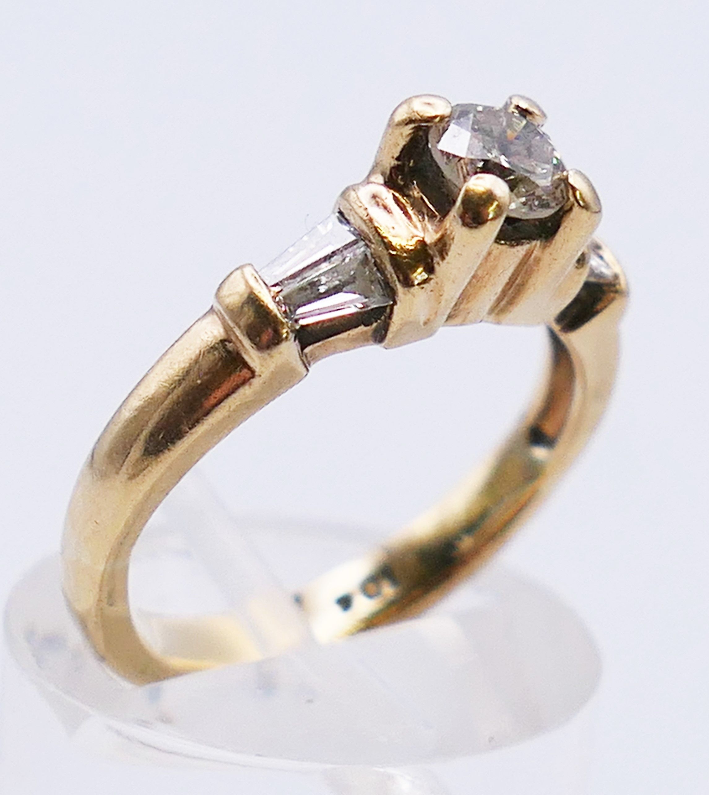 A 9 ct gold diamond solitaire with trapeze cut diamond shoulders. 3.8 grammes. Ring size L. - Image 3 of 5