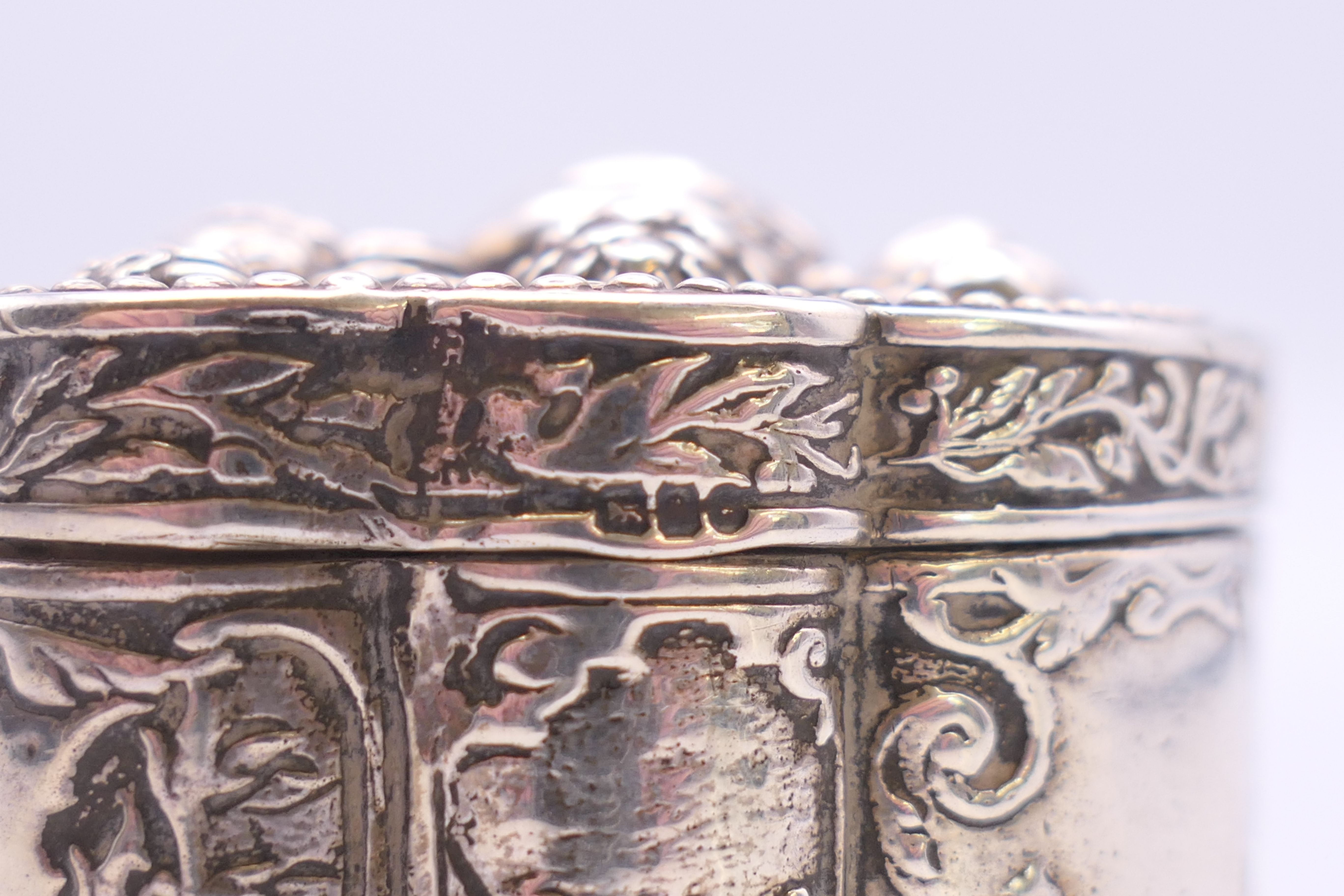 A Continental embossed silver box. 94.8 grammes. 4 cm high. - Image 6 of 6