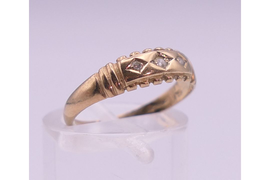 A 9 ct gold three stone diamond ring. Ring size L. 1.3 grammes total weight. - Image 2 of 7