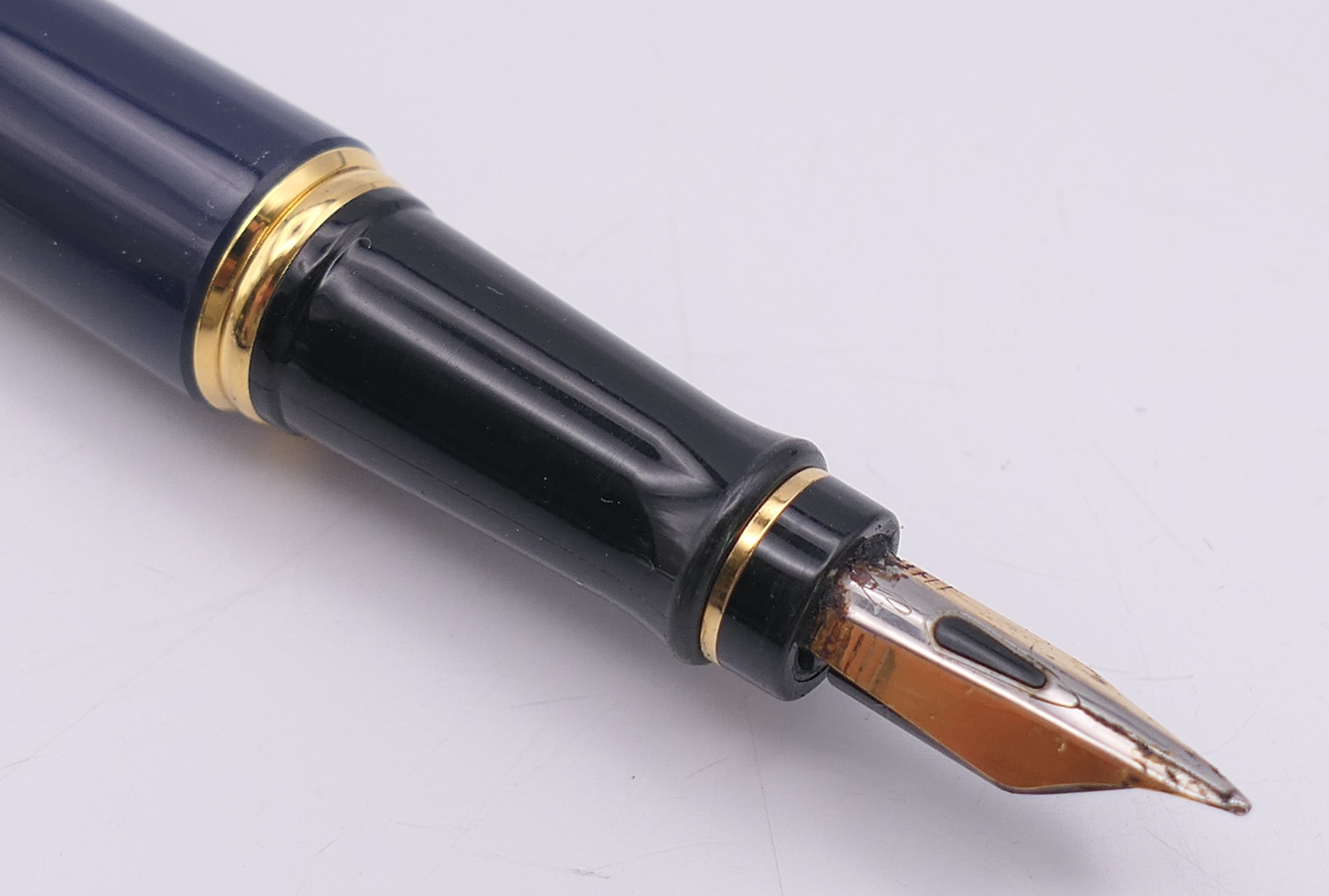 A collection of pens, to include a Waterman fountain pen and case, - Image 19 of 32