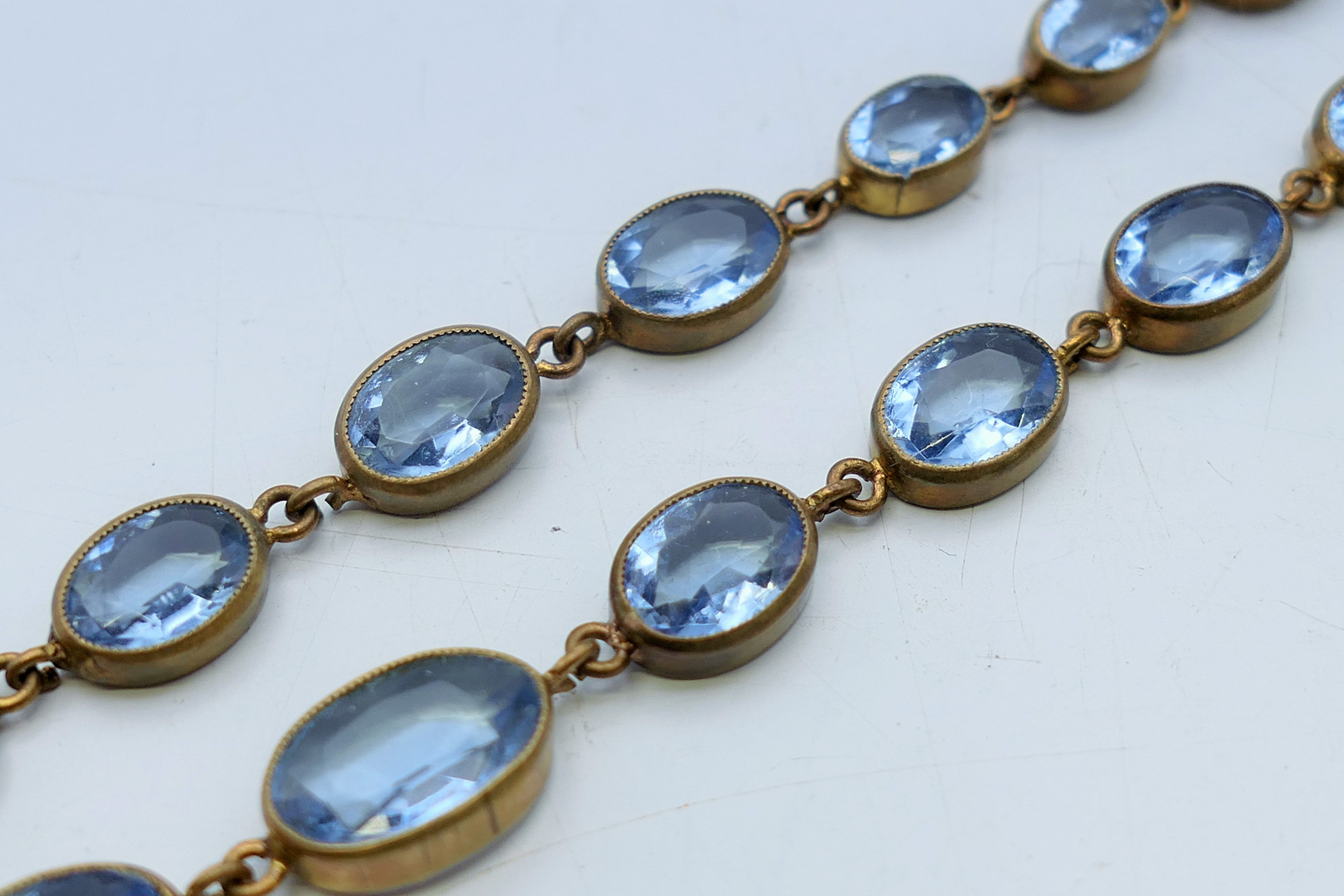 A vintage graduated blue stone necklace. 40 cm long. - Image 3 of 5