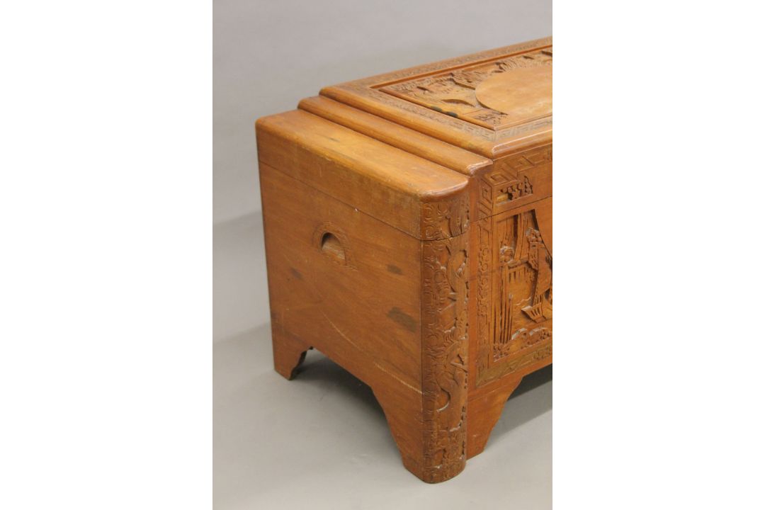An Eastern camphor wood trunk. 100 cm wide. - Image 2 of 5