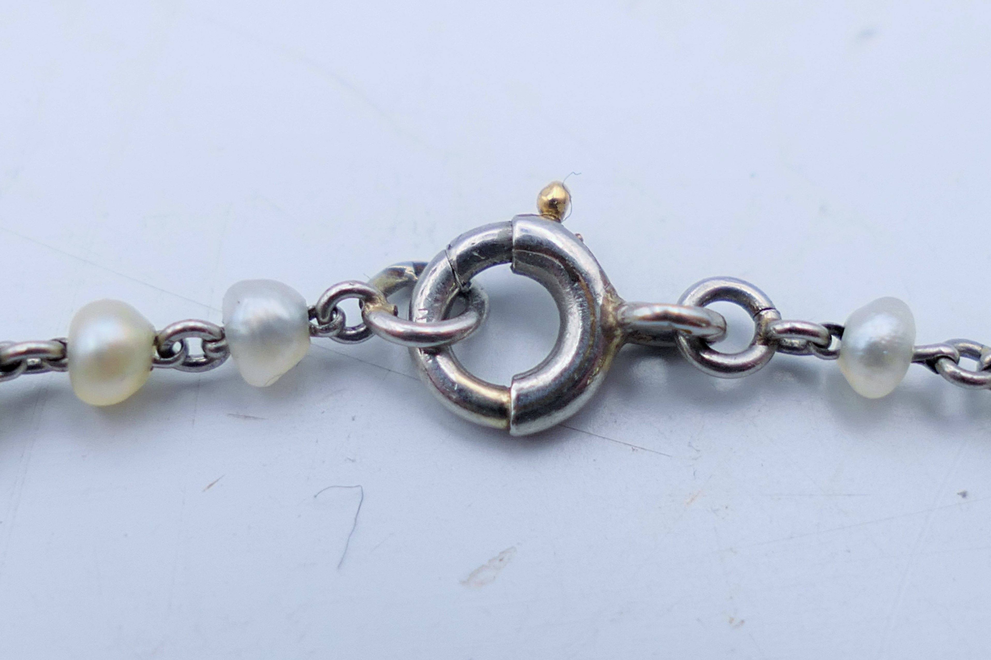 A platinum seed pearl and jade bead necklace. 43 cm long. - Image 4 of 5
