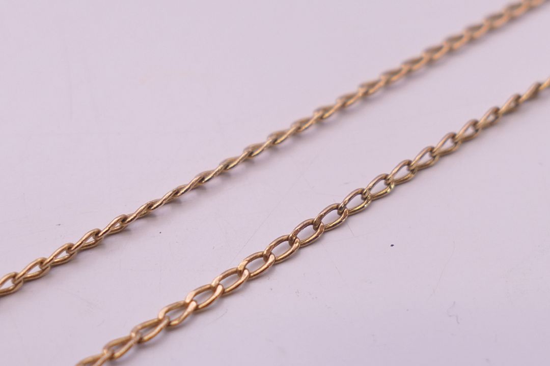 A 9 ct gold heart shaped pendant on a 9 ct gold fine chain. Pendant 1 cm x 1 cm, chain 42 cm long. - Image 8 of 9