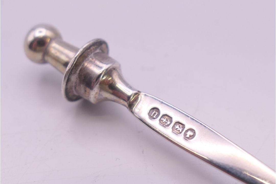 A pair of Victorian silver ear wax spoons. 6.5 cm high. - Image 3 of 4