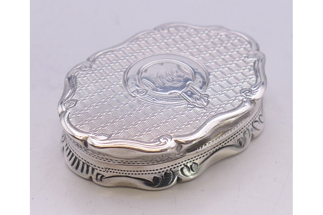 A Victorian silver vinaigrette by George Unite. 4.5 cm x 3.25 cm. - Image 1 of 4