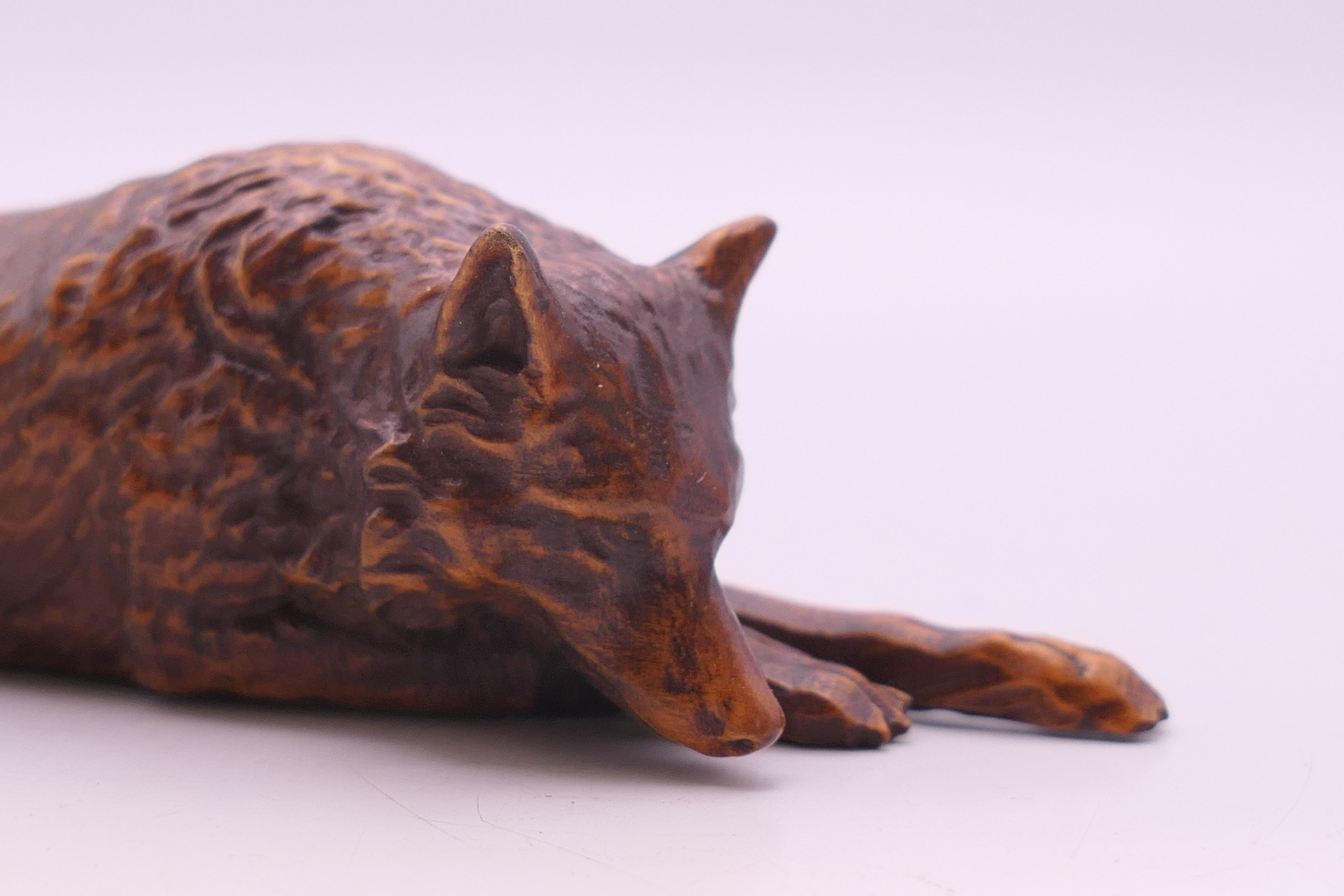 A model of a wolf/dog. 10.25 cm long. - Image 2 of 4
