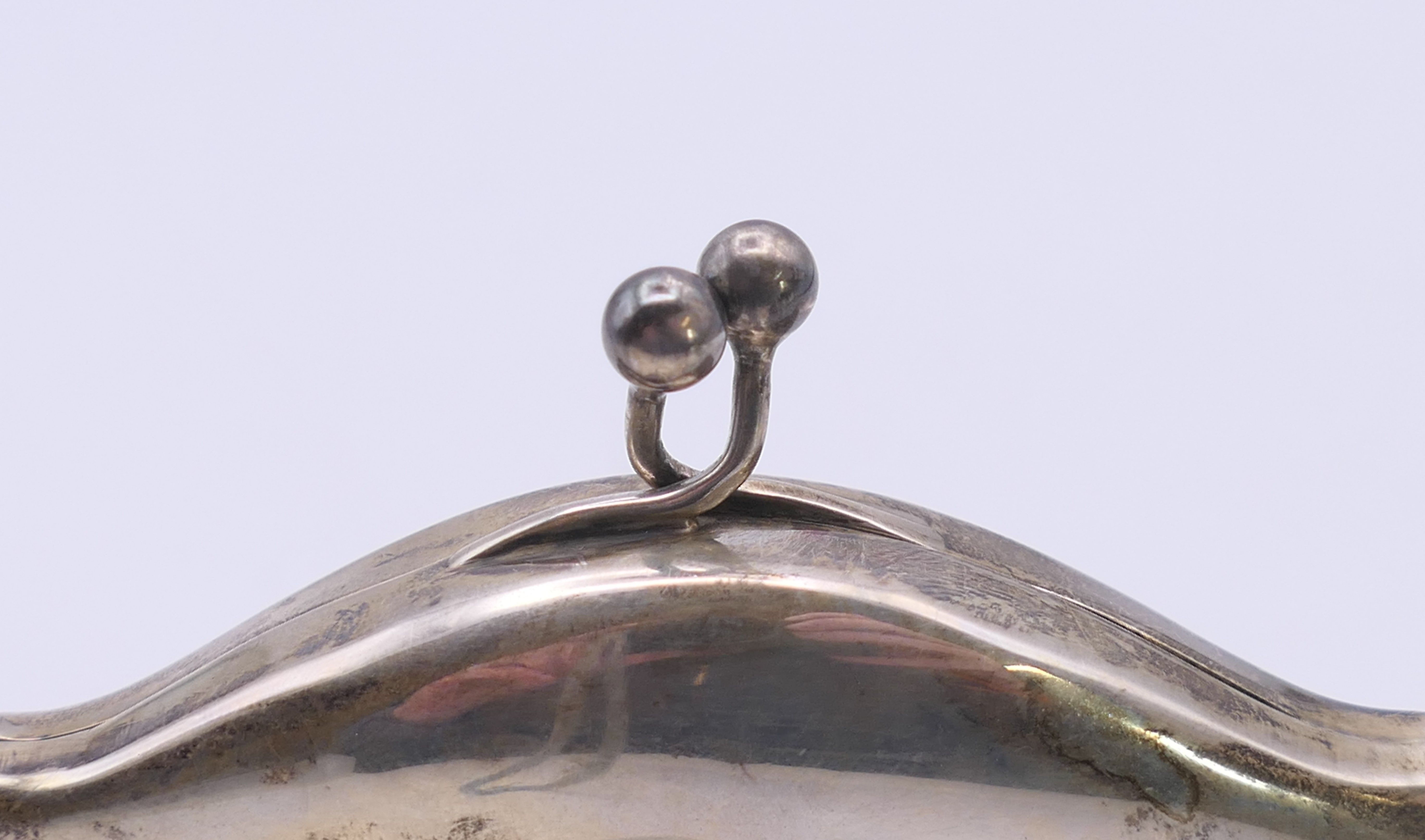 A silver purse. 8 cm x 10 cm. 72 grammes total weight. - Image 2 of 6