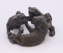 A small bronze of three dogs-of-fo. 6 cm wide.