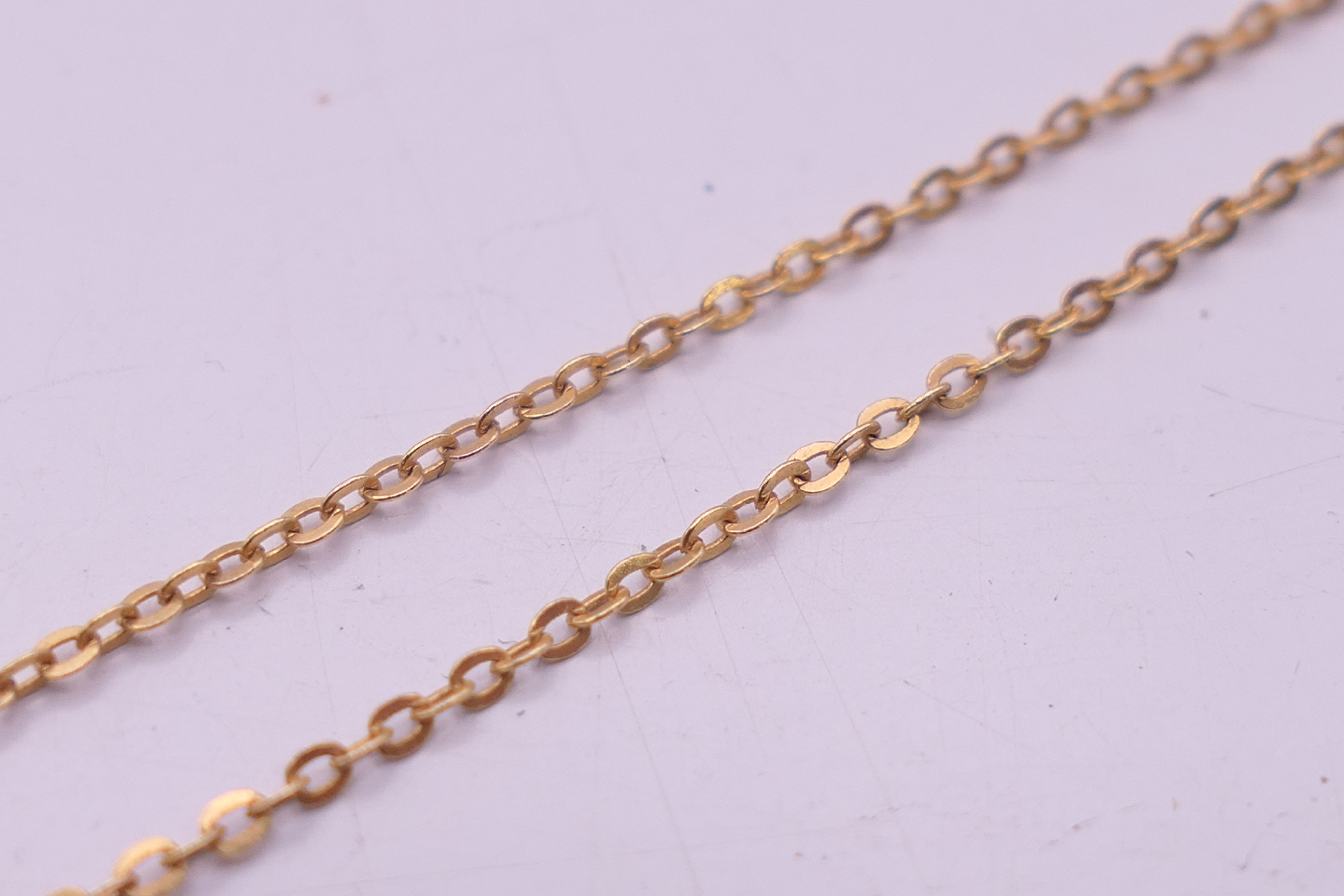 A 9 ct gold and pearl necklace. Approximately 40 cm long. 1.7 grammes total weight. - Image 7 of 10