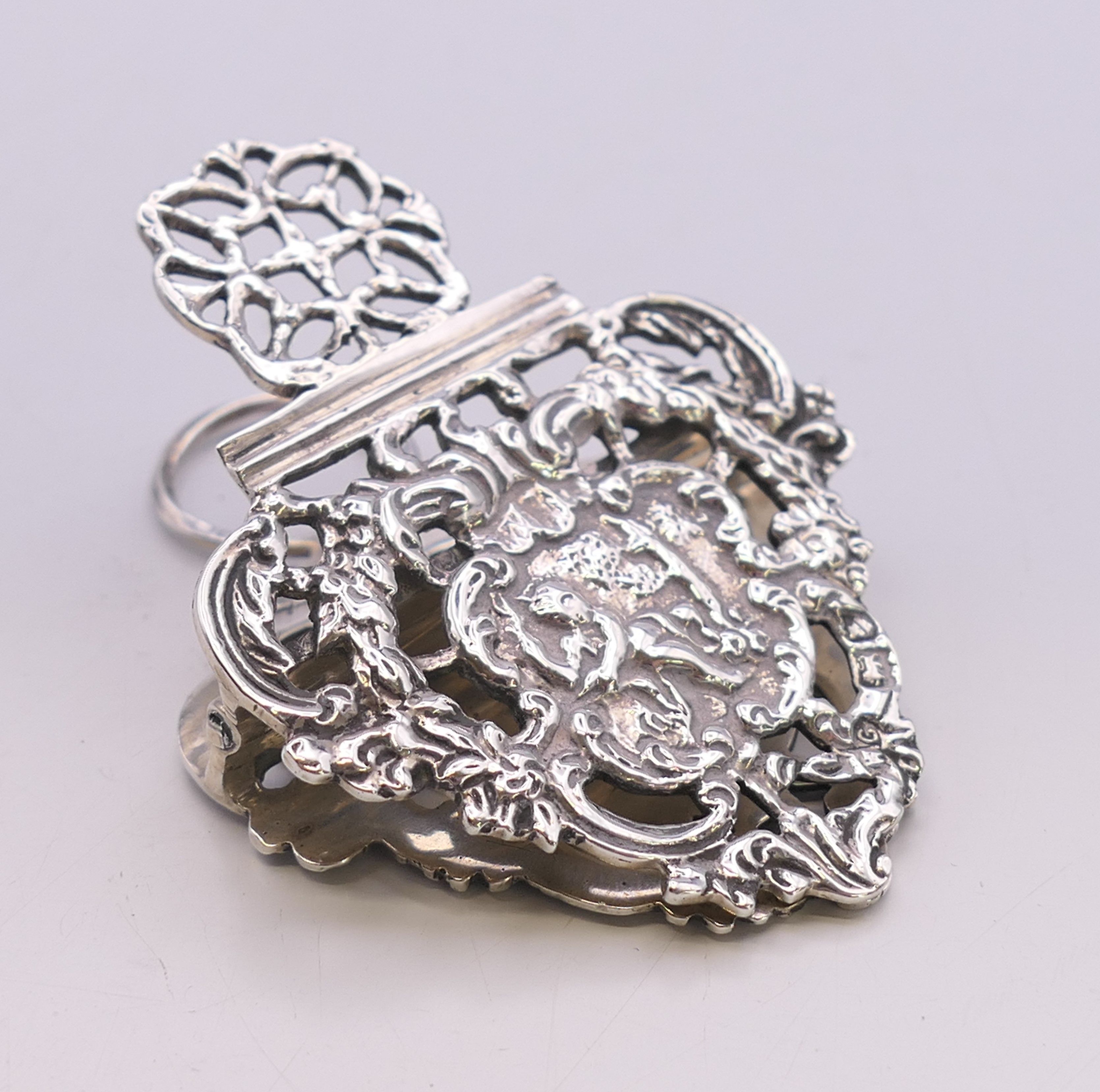 A pierced silver letter clip. 42 grammes. 6.5 cm high. - Image 2 of 5